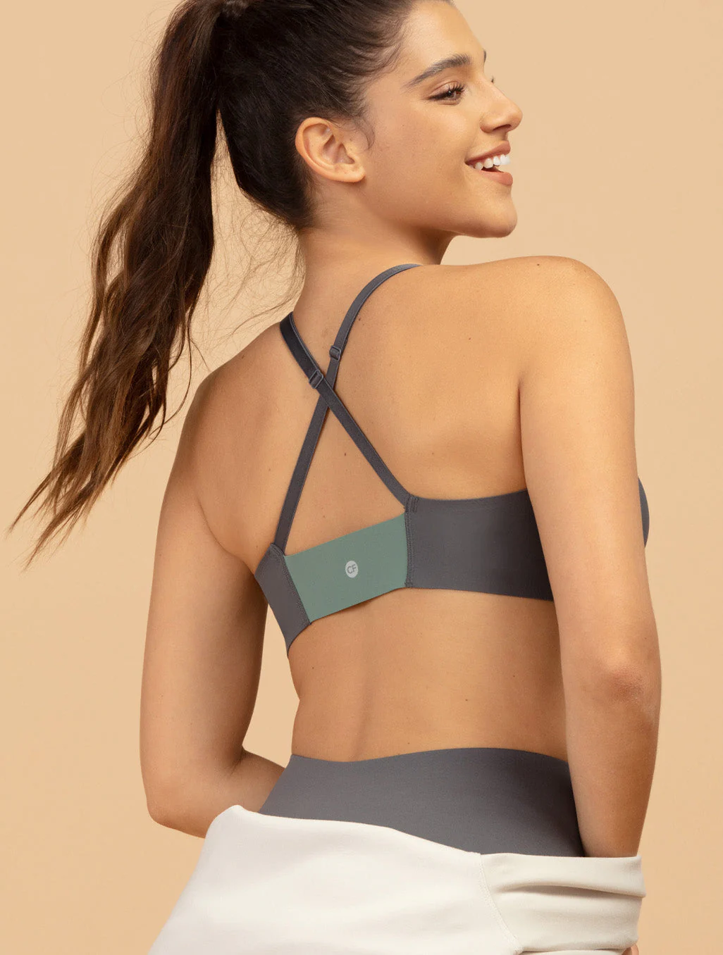 Aero Poise Contrast Color Cross Back Sports Bra - Image 6