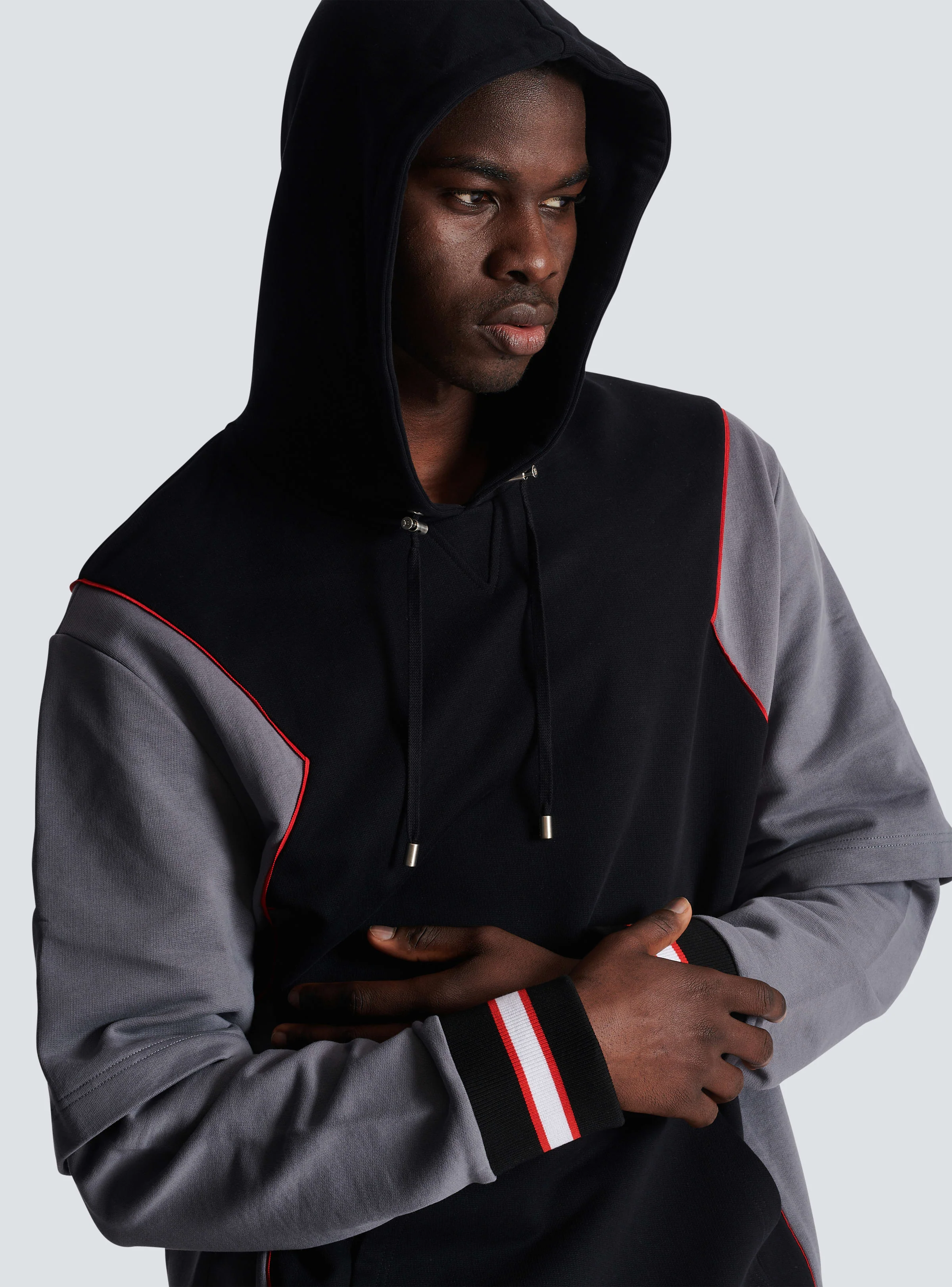 BALMAIN MEN'S BLACK GREY OVERSIZED HOODIE WITH STRIPES - Image 6