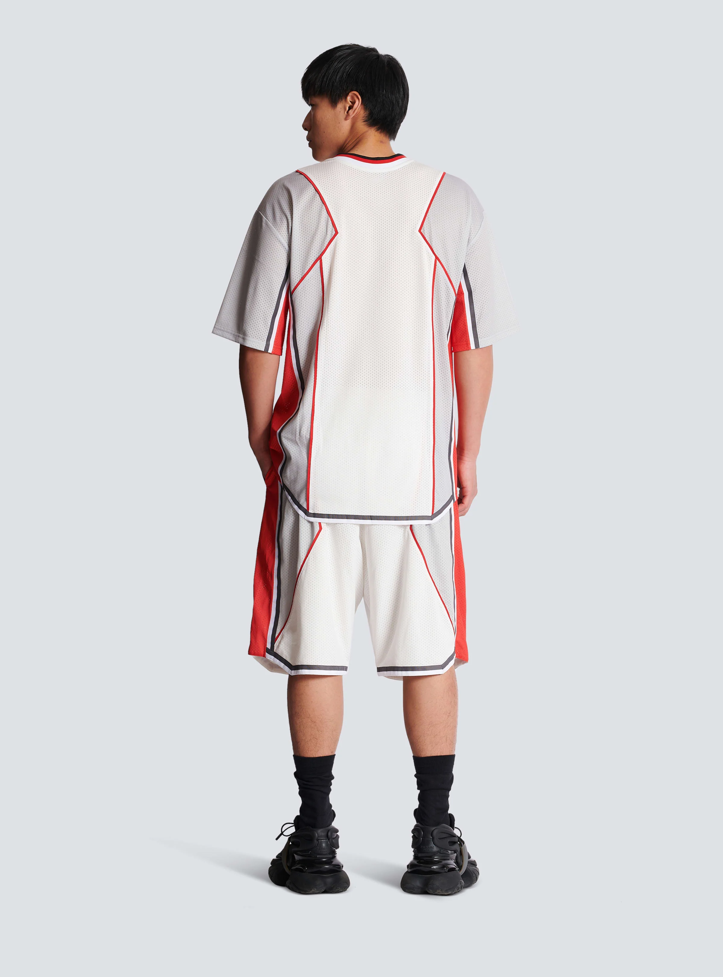 BALMAIN MEN'S WHITE GREY OVERSIZED TECHNICAL T-SHIRT - Image 4