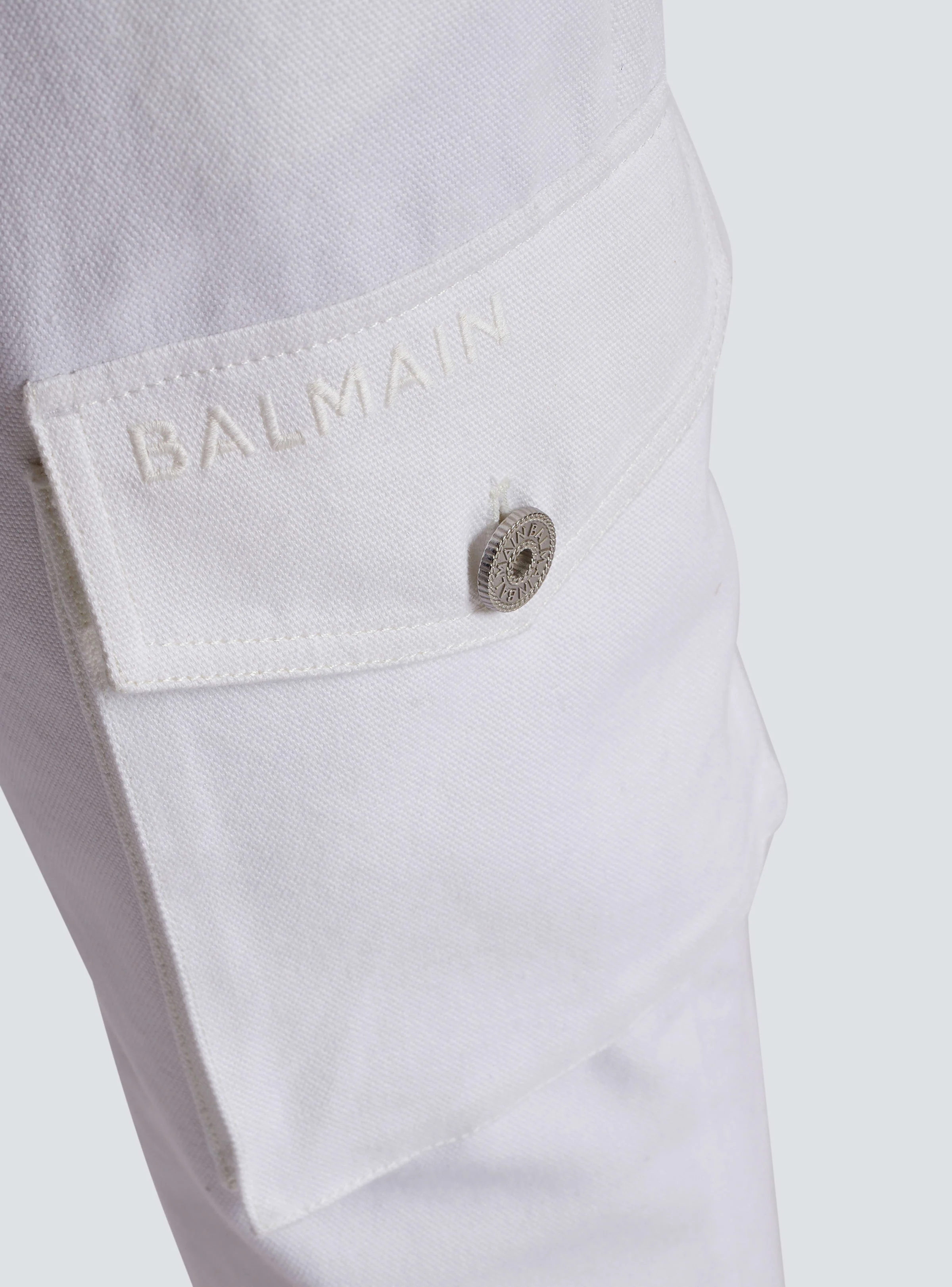 BALMAIN MEN'S WHITE LOOSE CARGO TROUSERS - Image 7