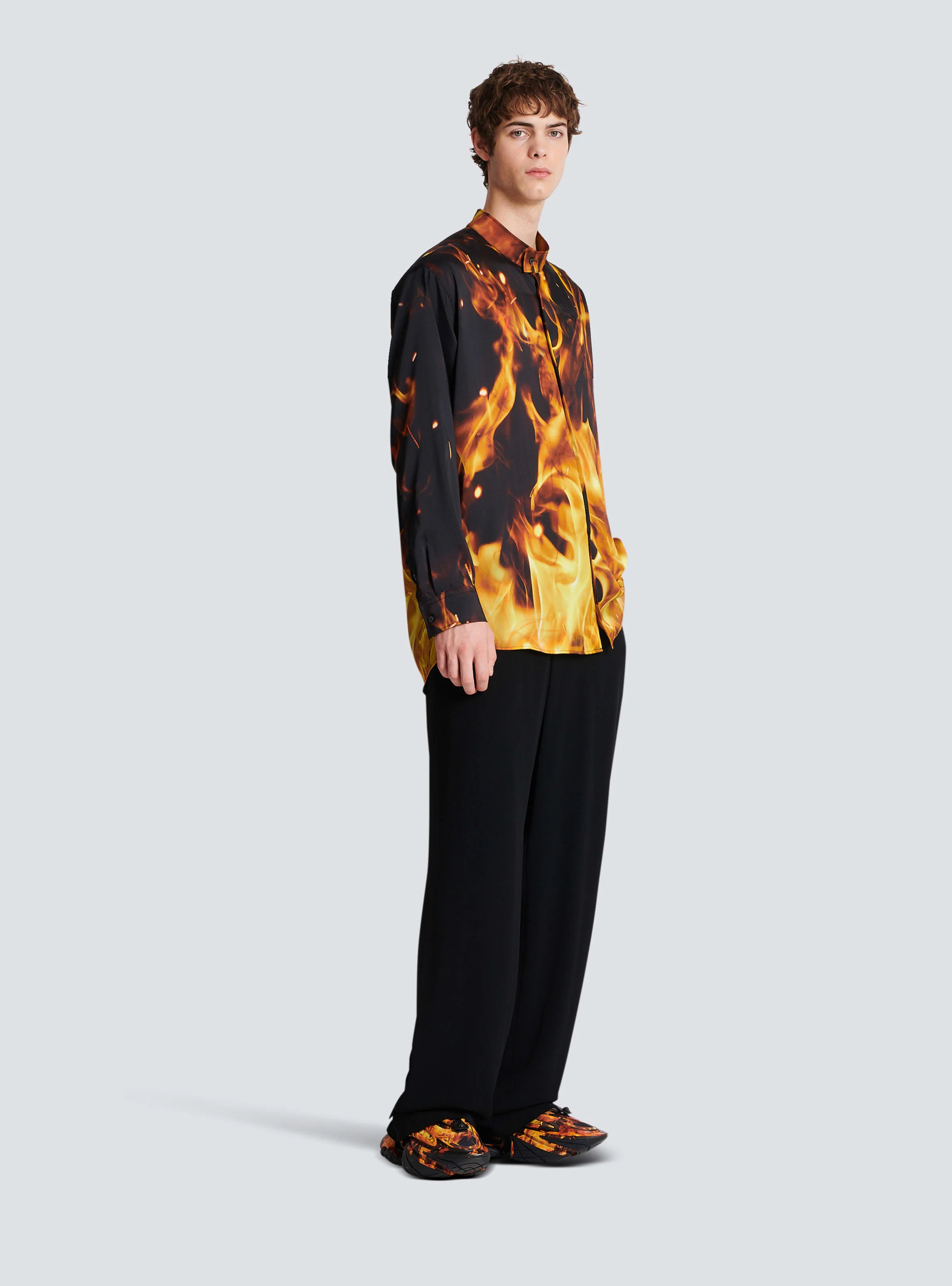 BALMAIN MEN'S BLACK YELLOW FIRE PRINT COLLARLESS SHIRT - Image 3