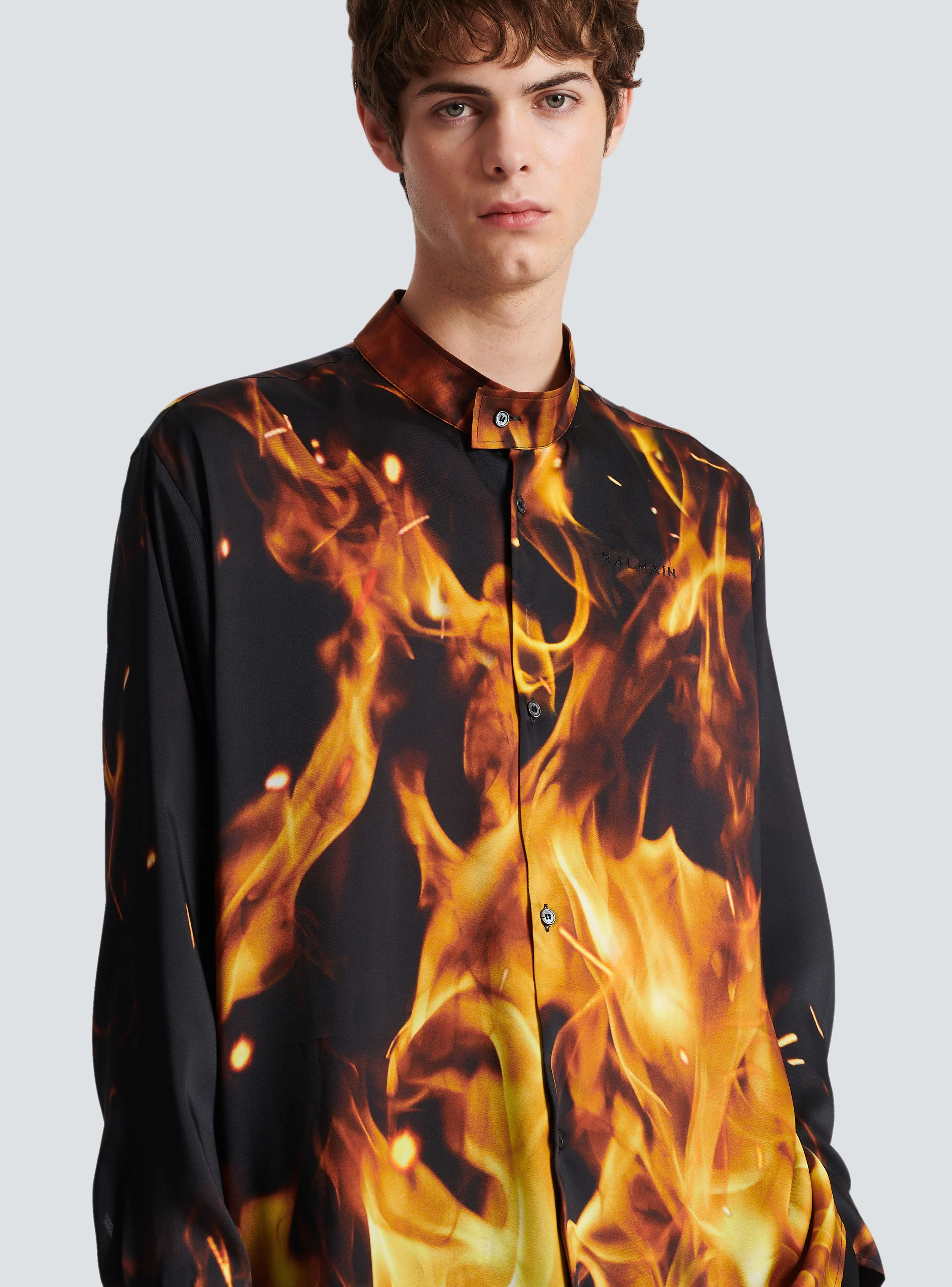 BALMAIN MEN'S BLACK YELLOW FIRE PRINT COLLARLESS SHIRT - Image 5