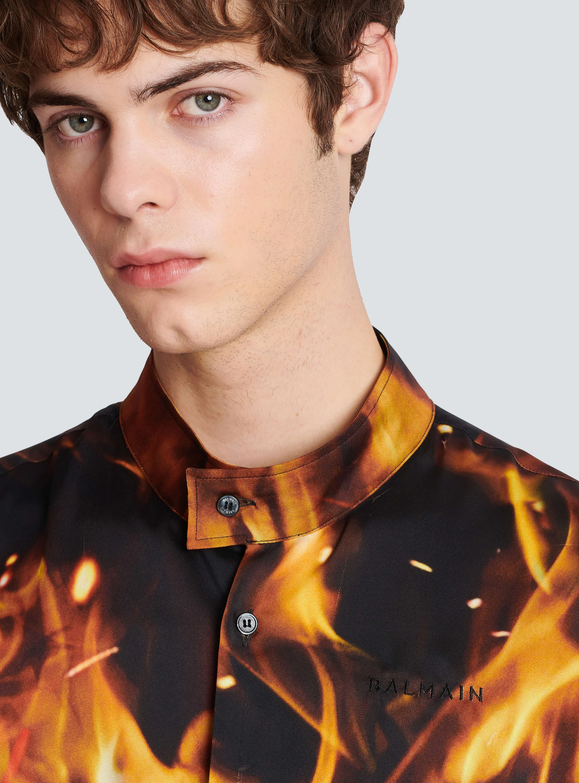 BALMAIN MEN'S BLACK YELLOW FIRE PRINT COLLARLESS SHIRT - Image 6