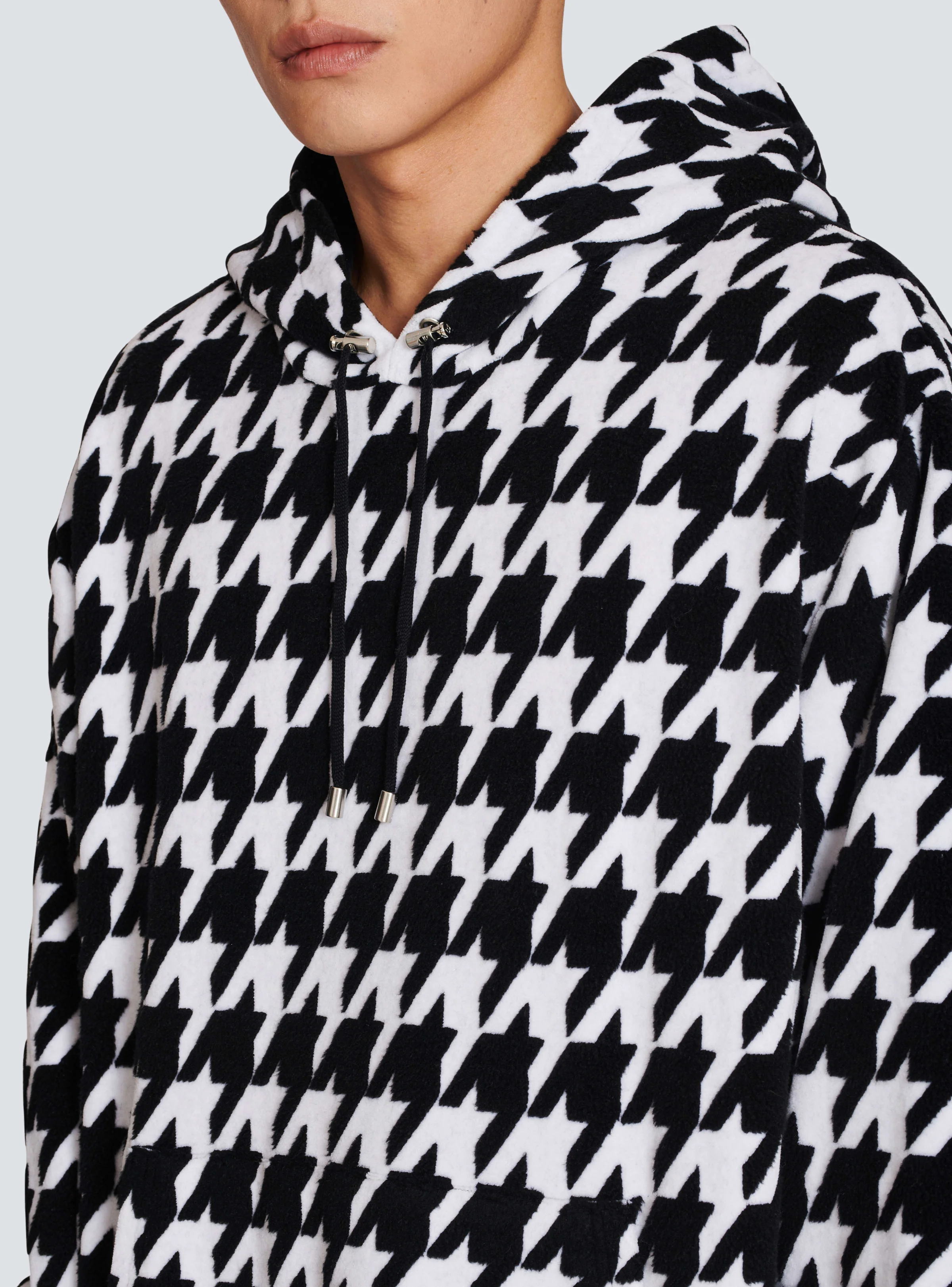 BALMAIN MEN'S BLACK AND WHITE HOUNDSTOOTH OVERSIZED HOODIE - Image 5
