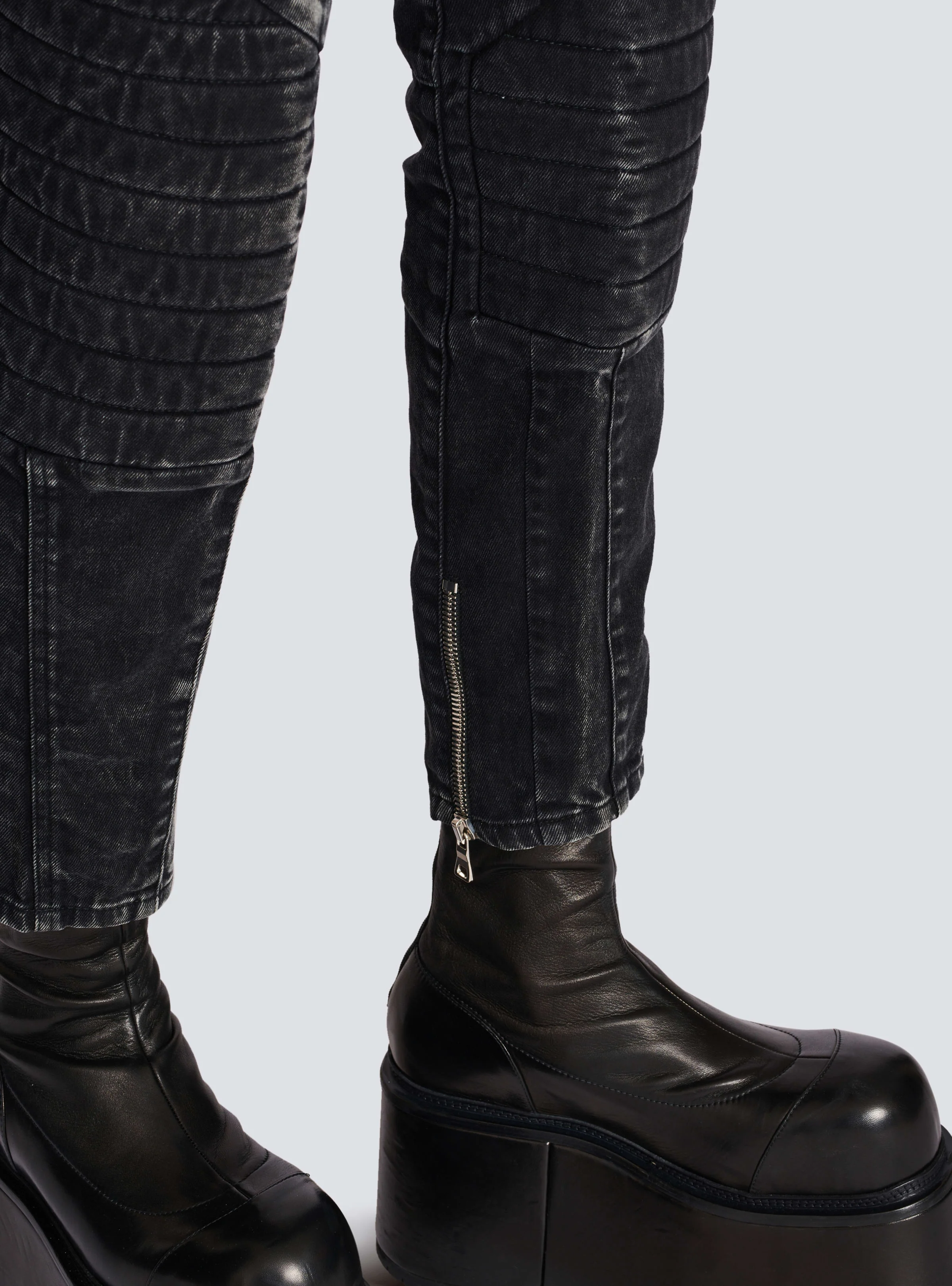 BALMAIN MEN'S BLACK ACID WASH DENIM PANTS - Image 6