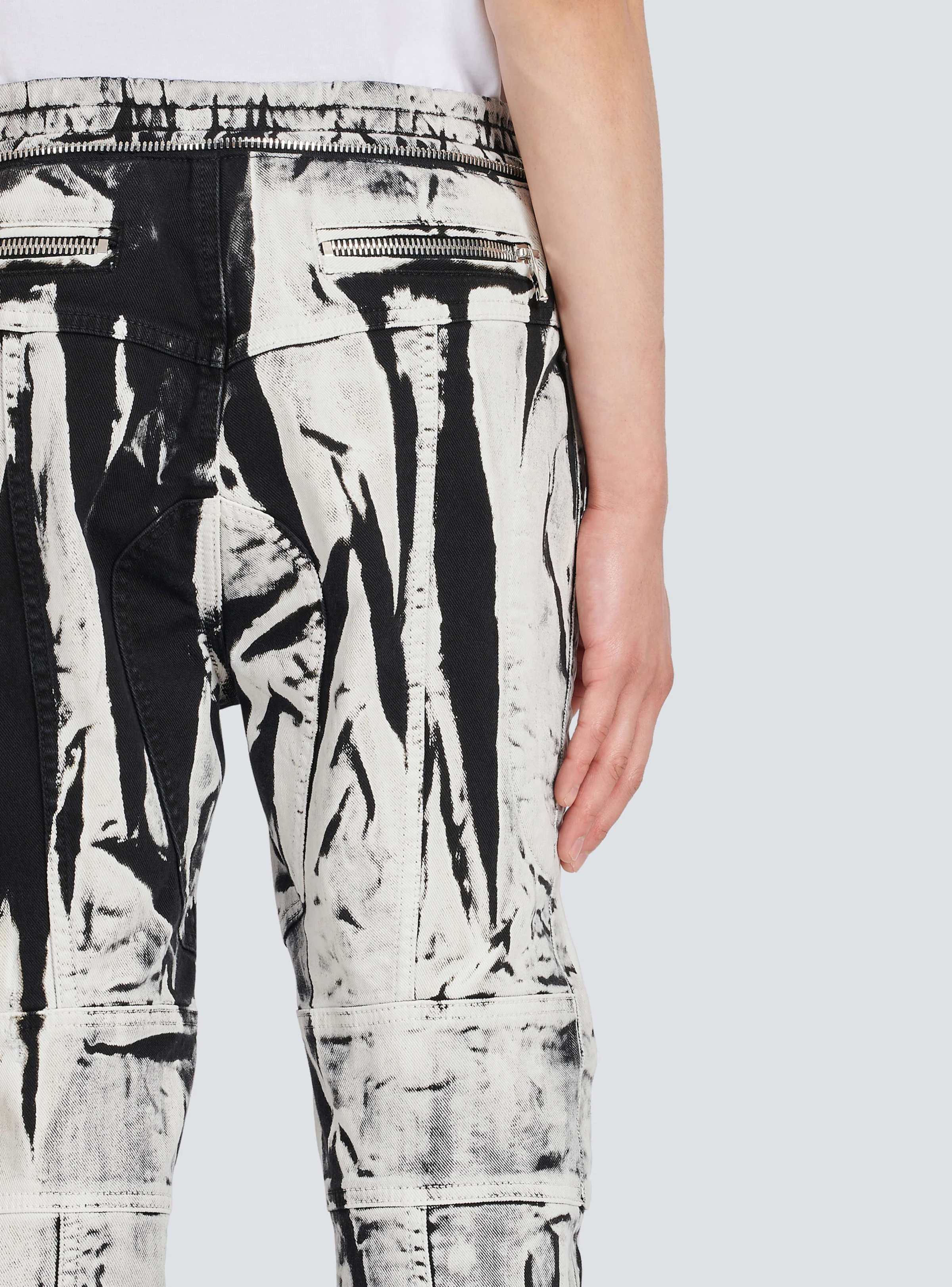 BALMAIN MEN'S KNEE-PADS B&W PRINTED RIDER JEANS NWT - Image 7