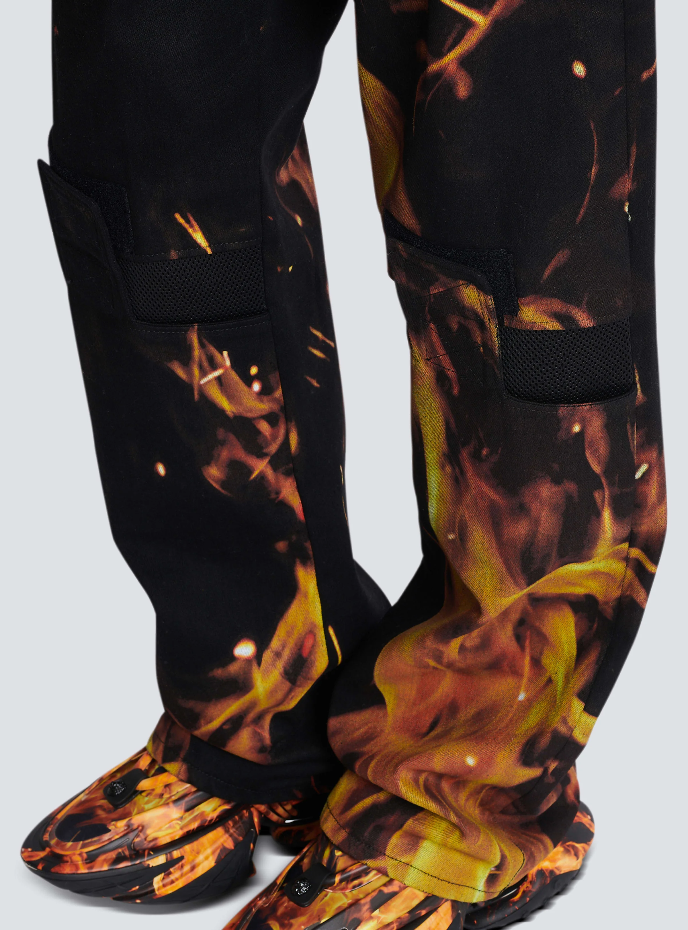 BALMAIN MEN'S KNEEPATCH FIRE PRINTED LOOSE DENIM PANTS NWT - Image 6