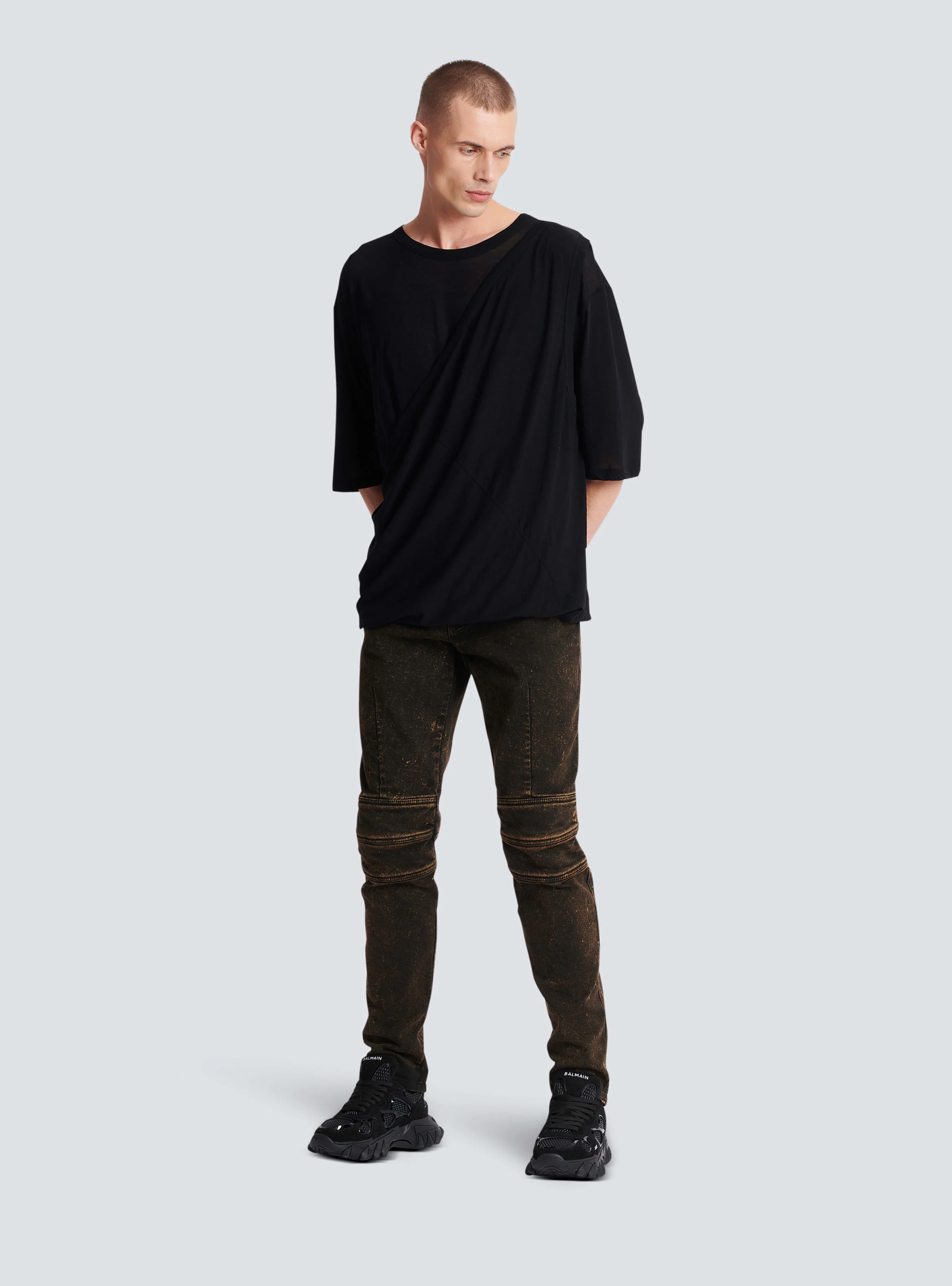BALMAIN MEN'S DARK BROWN DENIM SLIM TROUSERS - Image 2