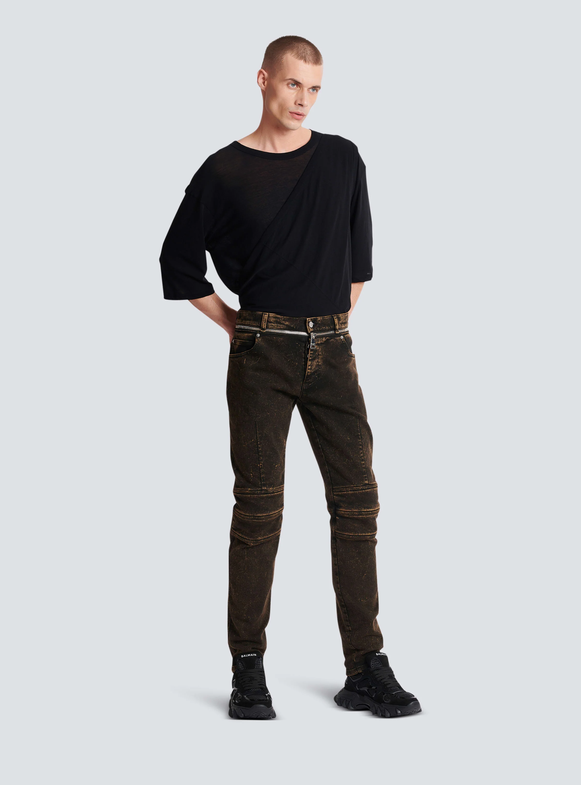 BALMAIN MEN'S DARK BROWN DENIM SLIM TROUSERS - Image 3