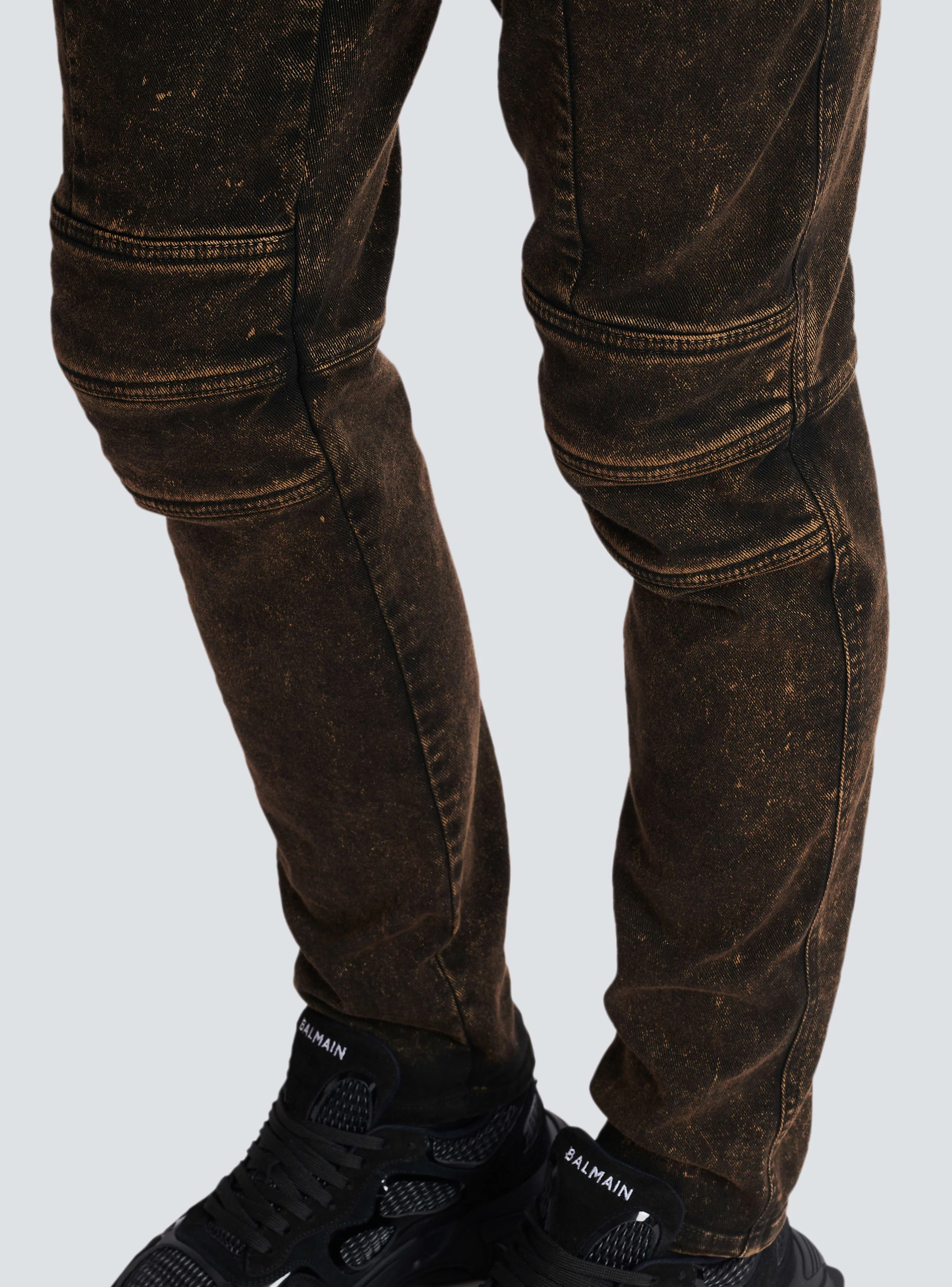 BALMAIN MEN'S DARK BROWN DENIM SLIM TROUSERS - Image 7