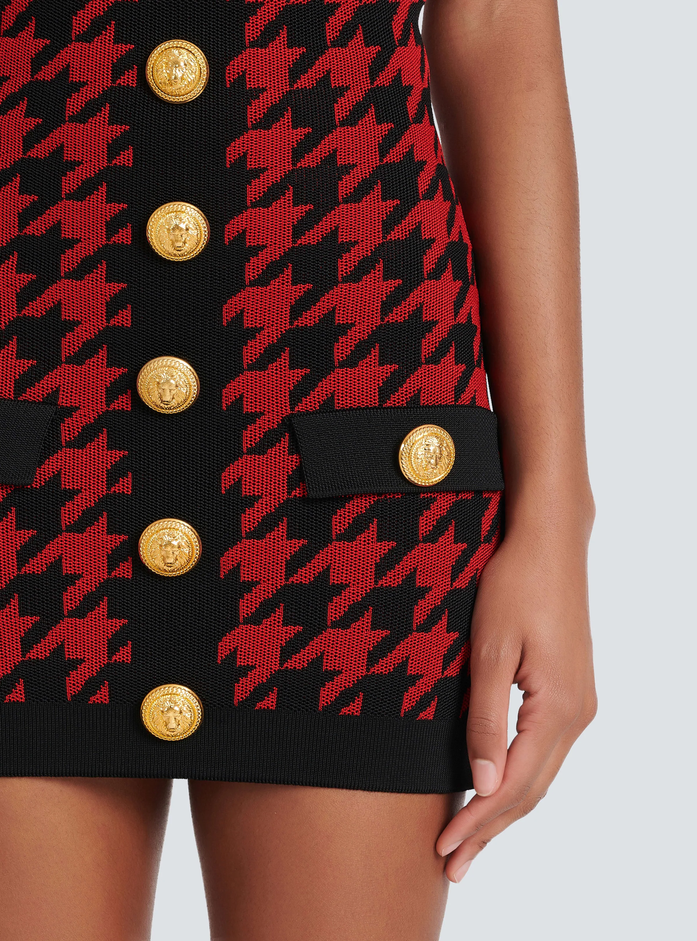 BALMAIN WOMEN'S BLACK RED HOUNDSTOOTH KNIT BODYCON DRESS - Image 7