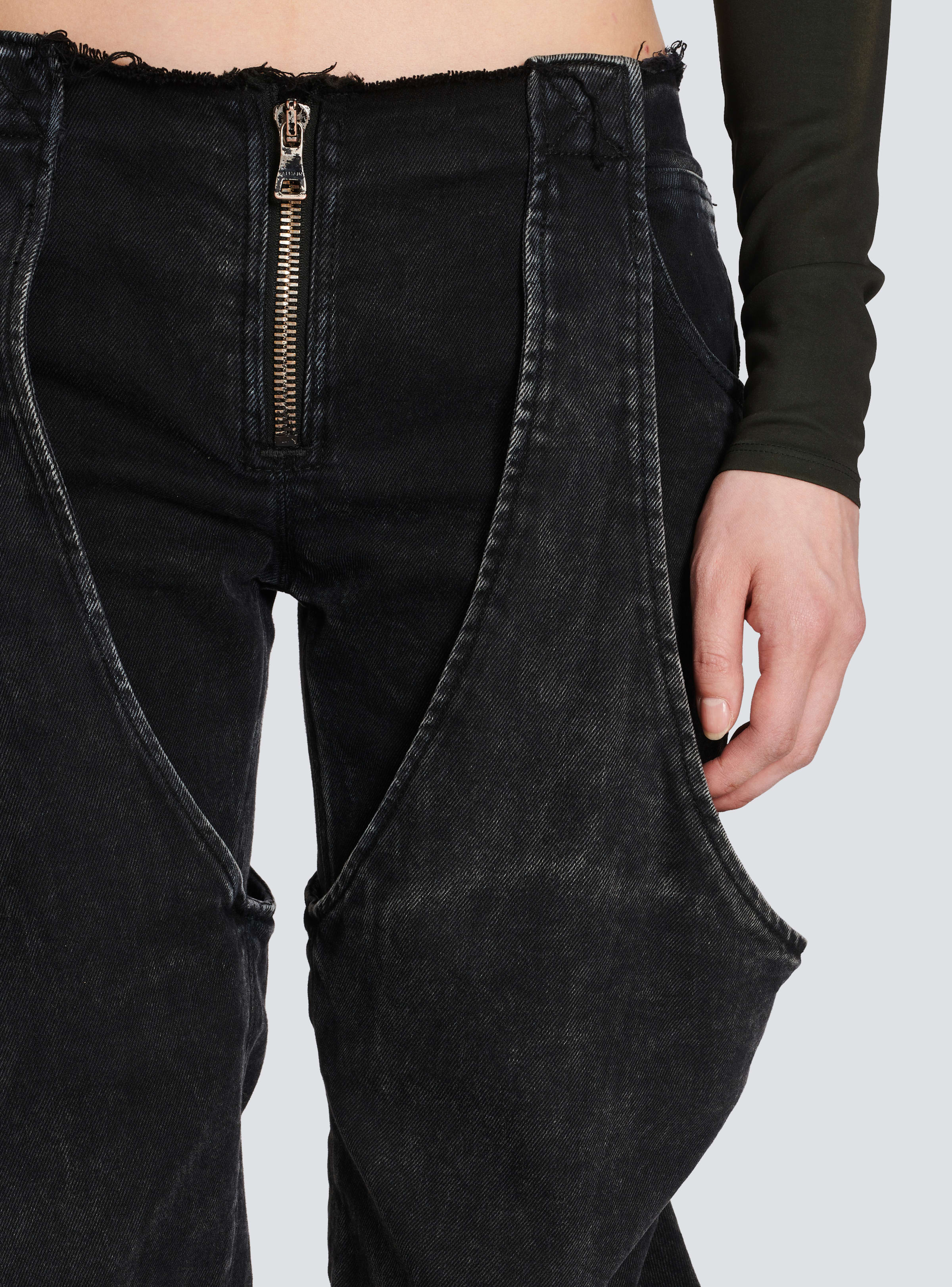 BALMAIN WOMEN'S BLACK ACID WASH GARTER CUT JEANS - Image 5