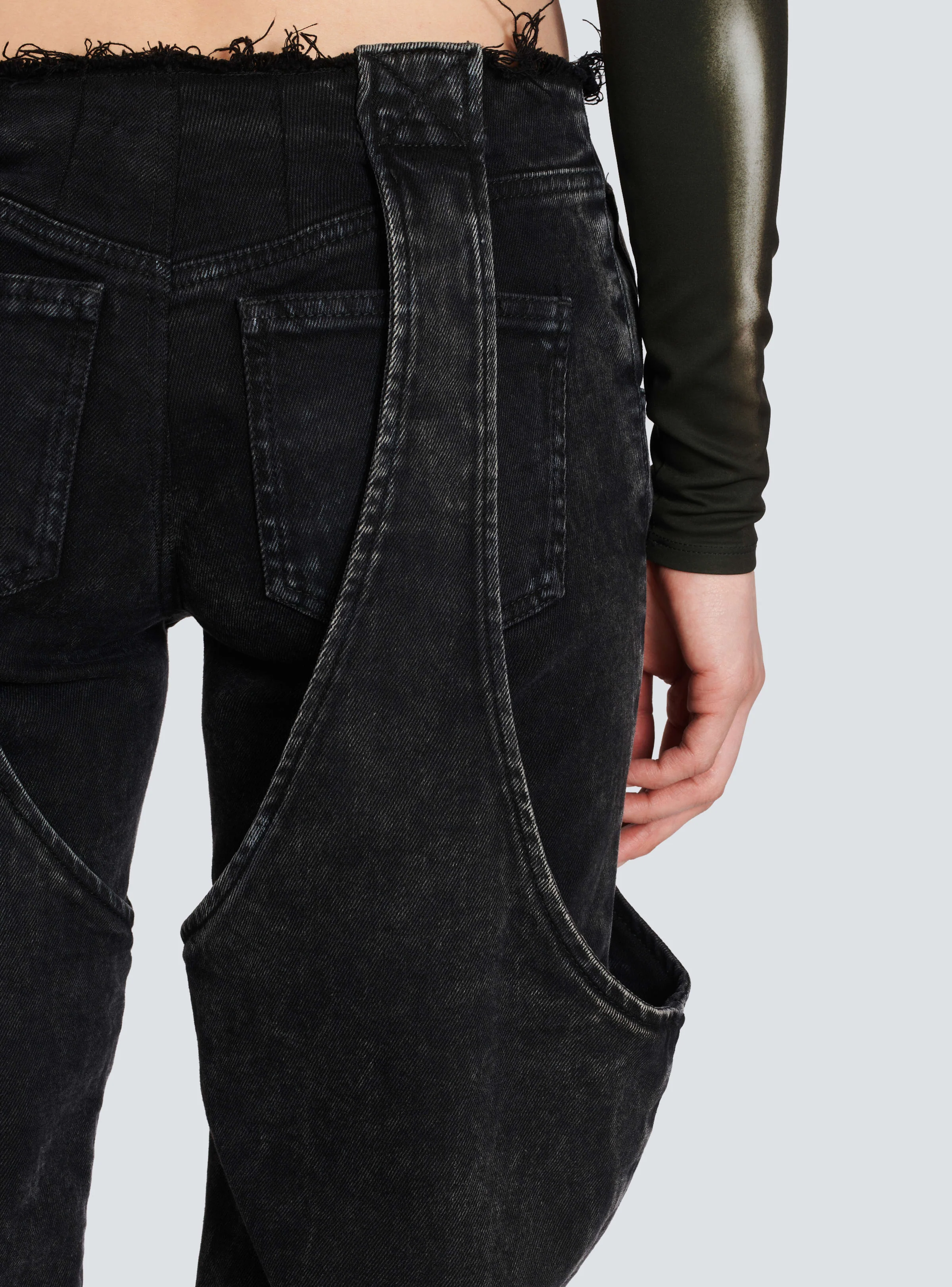 BALMAIN WOMEN'S BLACK ACID WASH GARTER CUT JEANS - Image 6
