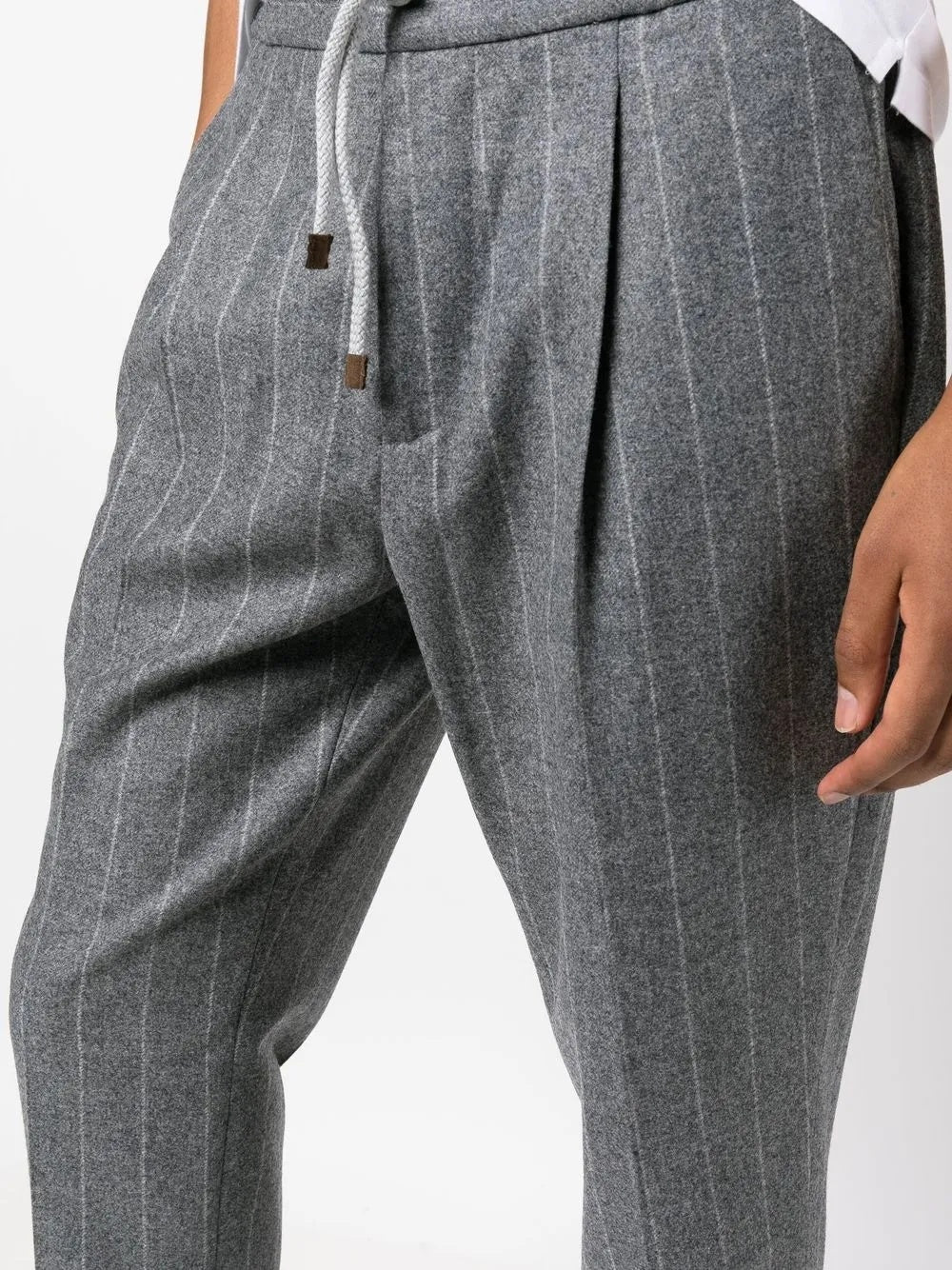 BRUNELLO CUCINELLI MEN'S GRAY PINSTRIPE DRAWSTRING TROUSERS - Image 5