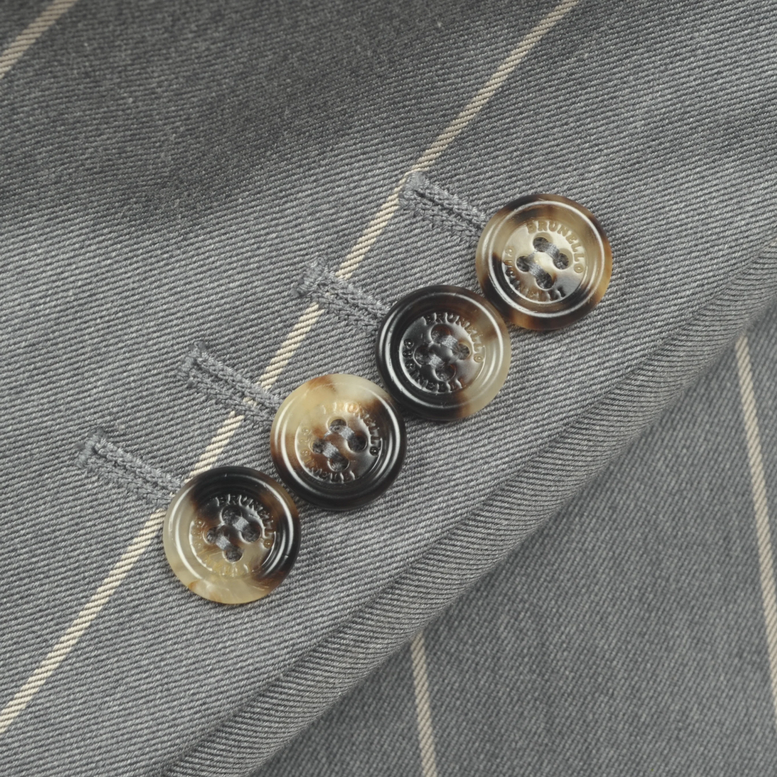 BRUNELLO CUCINELLI MEN'S WOOL BLEND 3 BUTTON CASUAL BLAZER - Image 4