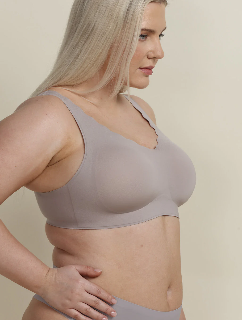 Airlite Breathable Seamless Bra with Scallop Edges - Image 15