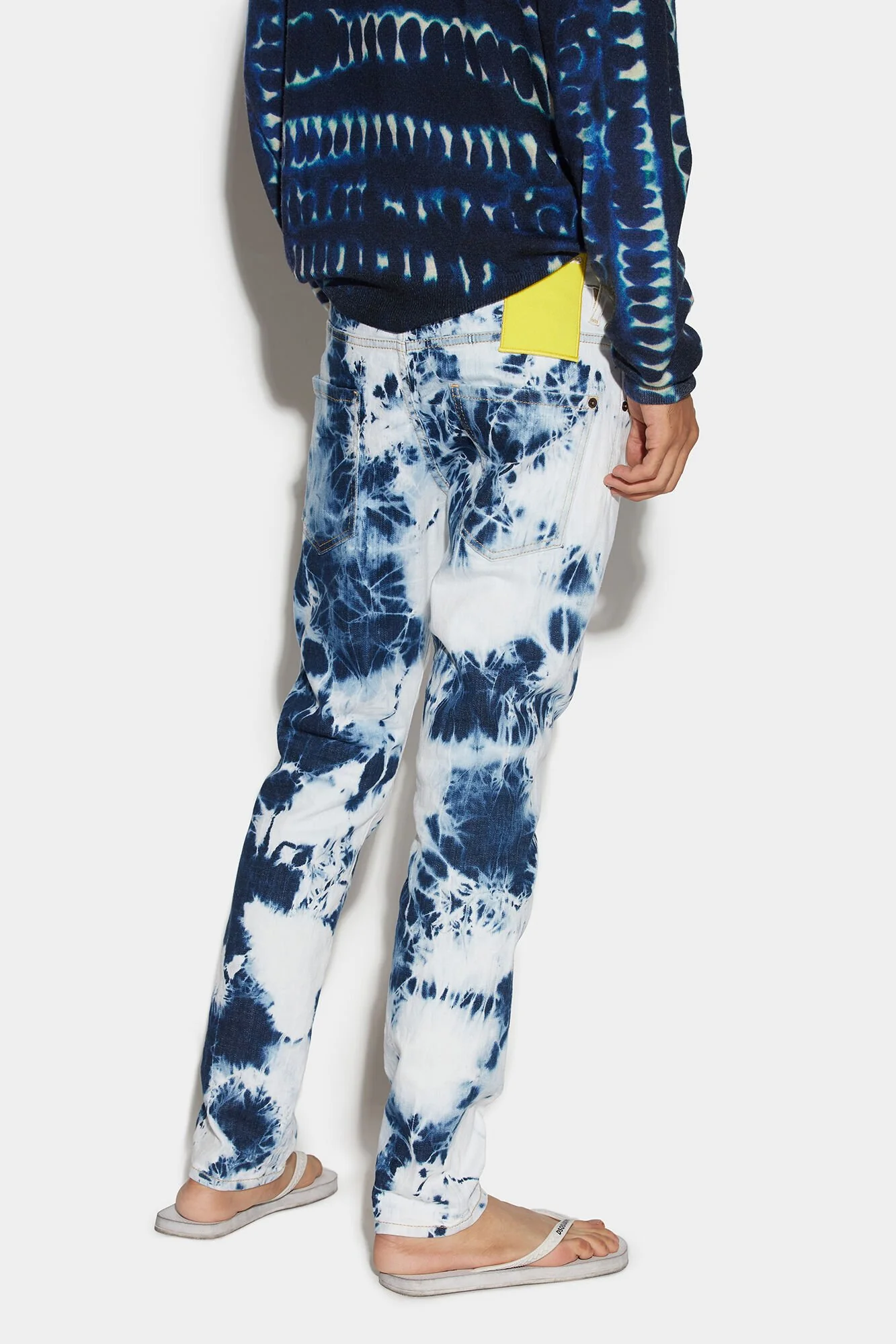 DSQUARED2 MEN'S WHITE TIE-DYE DENIM TROUSERS - Image 3