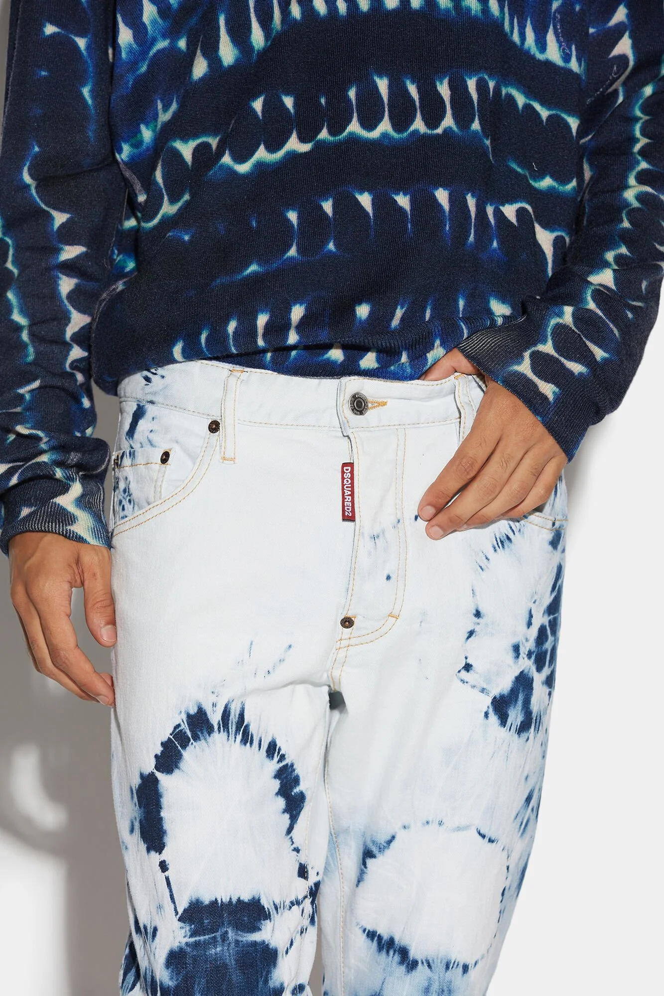DSQUARED2 MEN'S WHITE TIE-DYE DENIM TROUSERS - Image 4