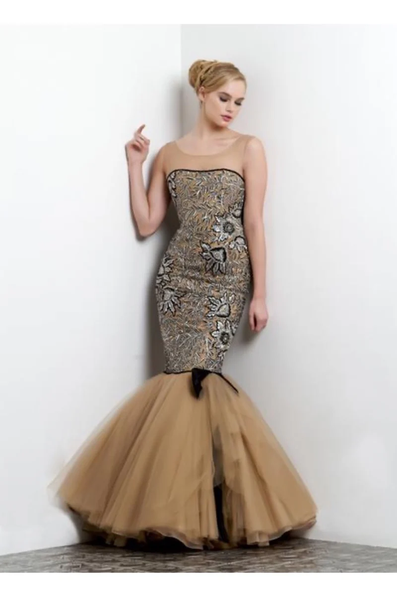 F19-A005 Alex Gown