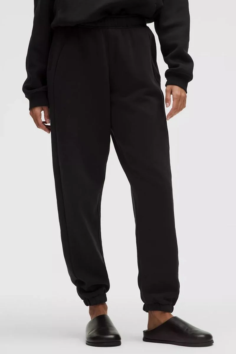 Lululemon Scuba Mid-Rise Oversized Jogger
Regular-Black