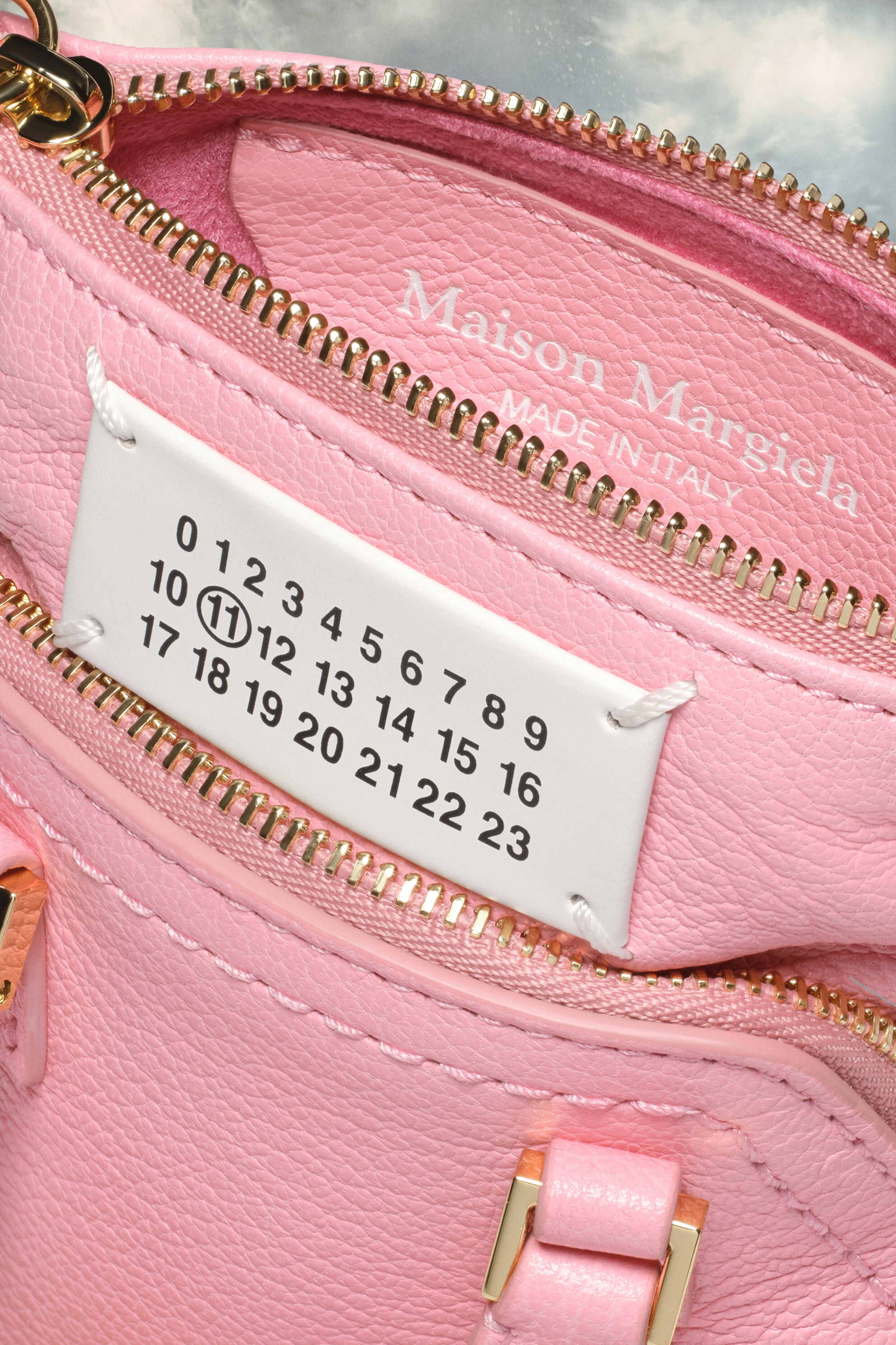 MAISON MARGIELA MEN'S PEONY PINK LEATHER CROSSBODY BAG - Image 4