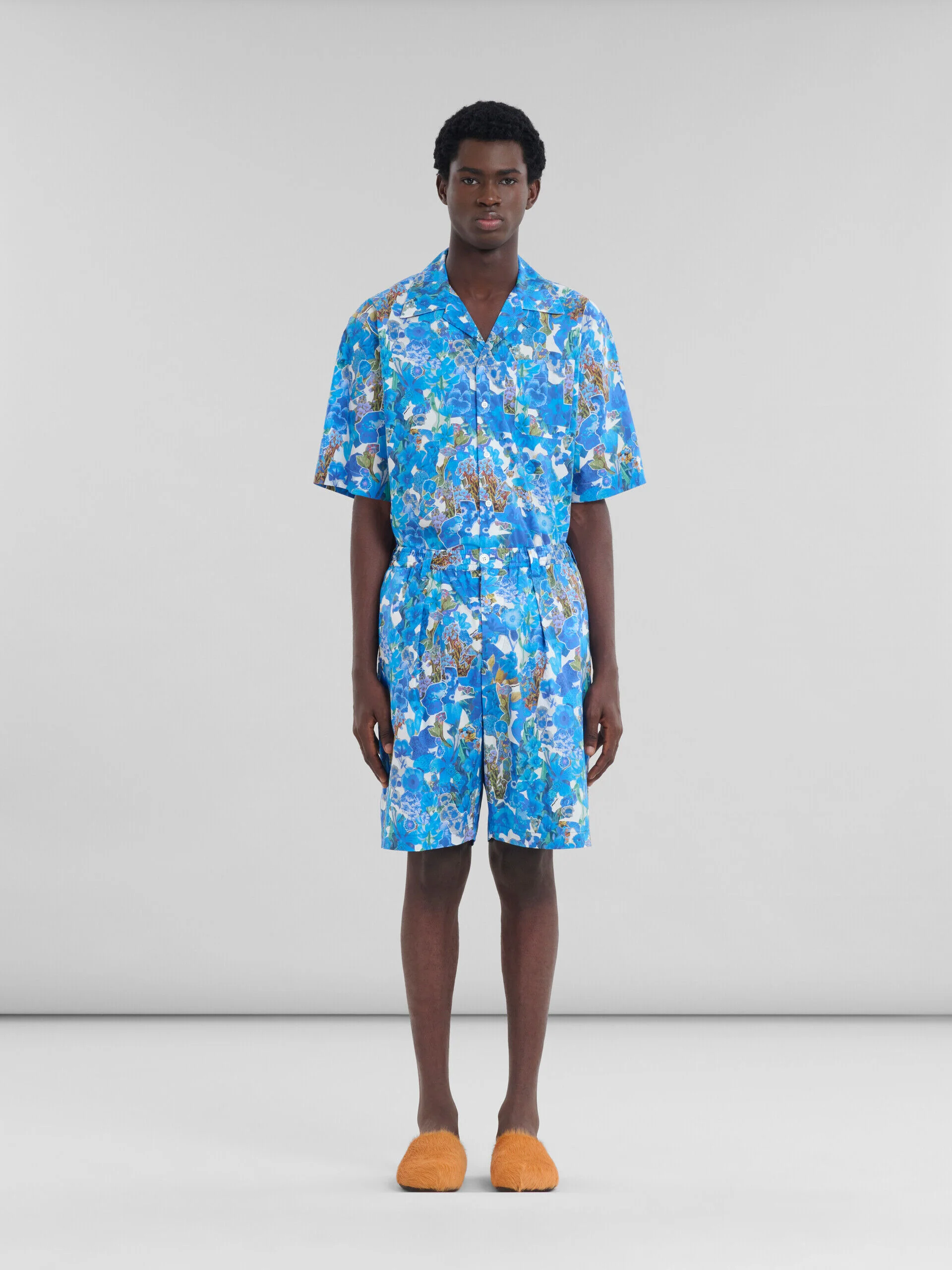 MARNI MEN'S COBALT FLORAL PRINT TAILORED SHORTS - Image 2
