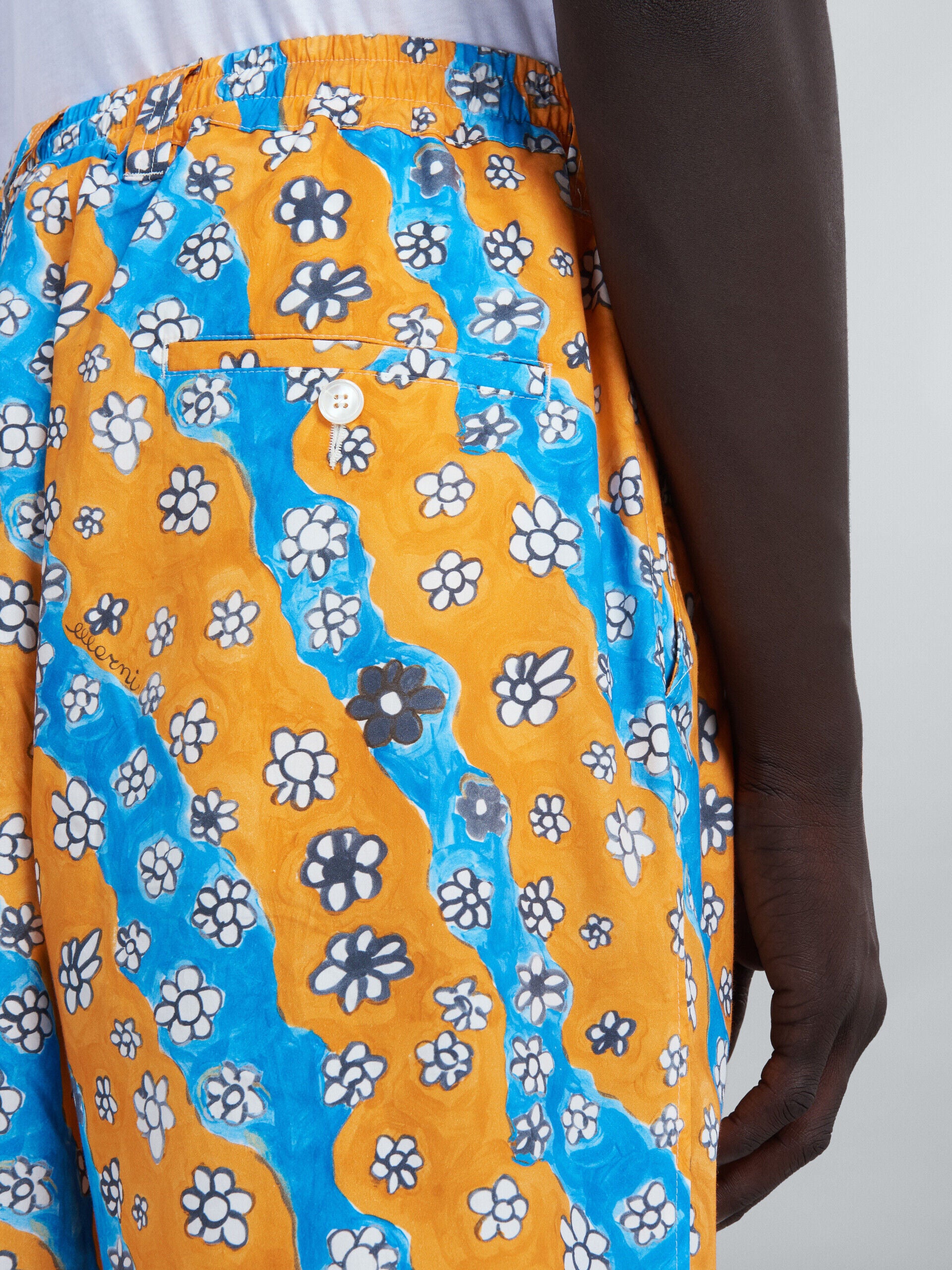 MARNI MEN'S MULTICOLOR FLORAL PATTERNED SHORTS - Image 4