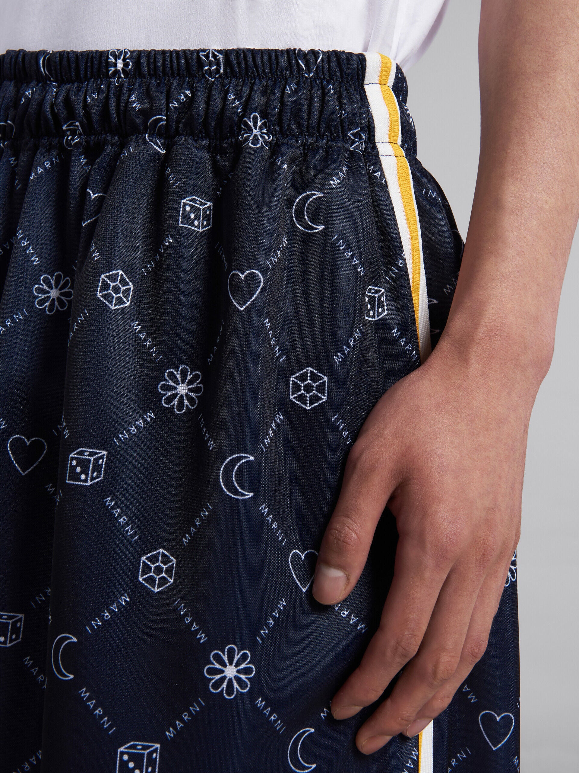 MARNI MEN'S NAVY PATTERNED SHORTS WITH TRIM - Image 4
