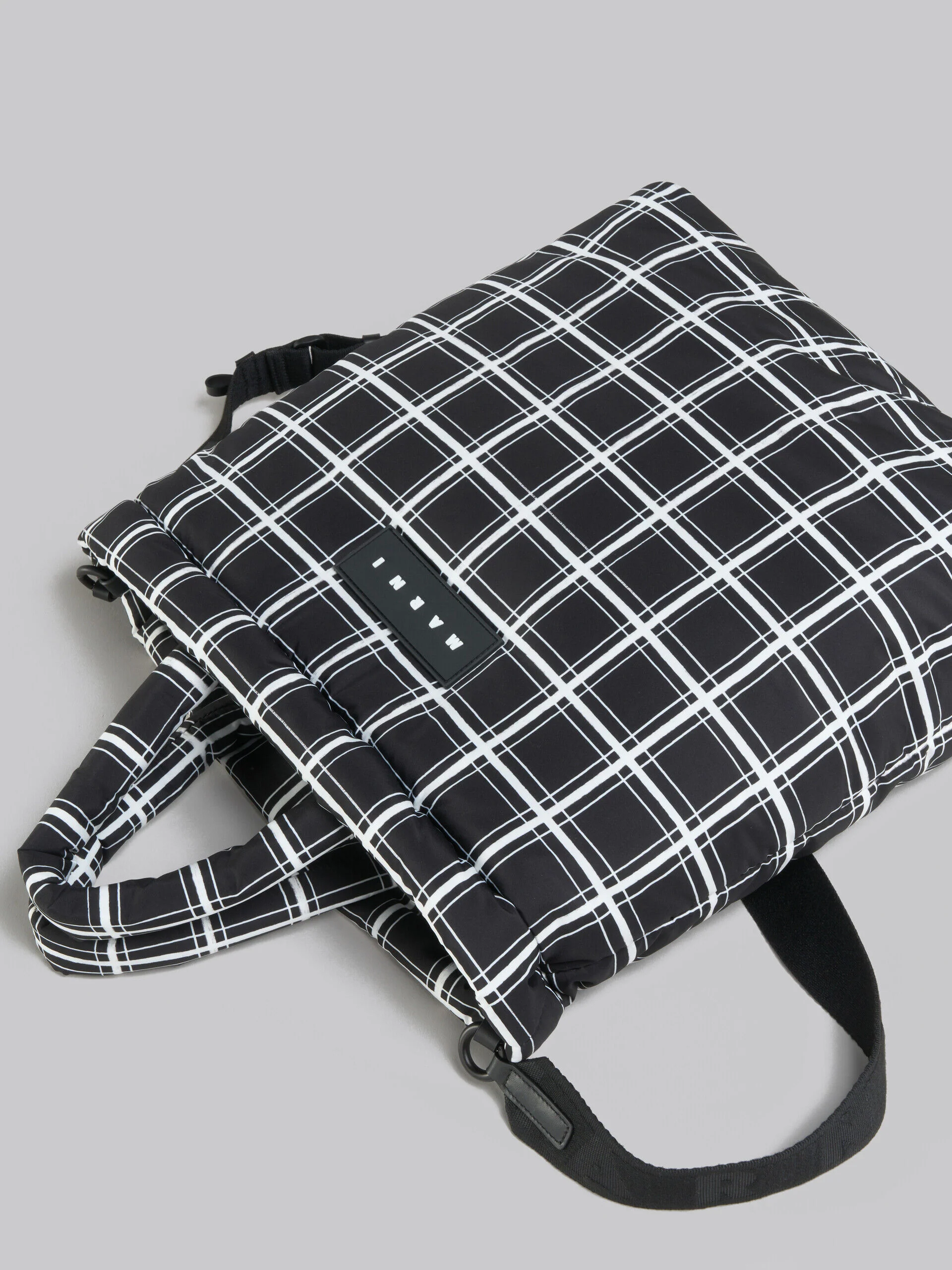 MARNI WOMEN'S BLACK PLAID PADDED TOTE BAG - Image 5