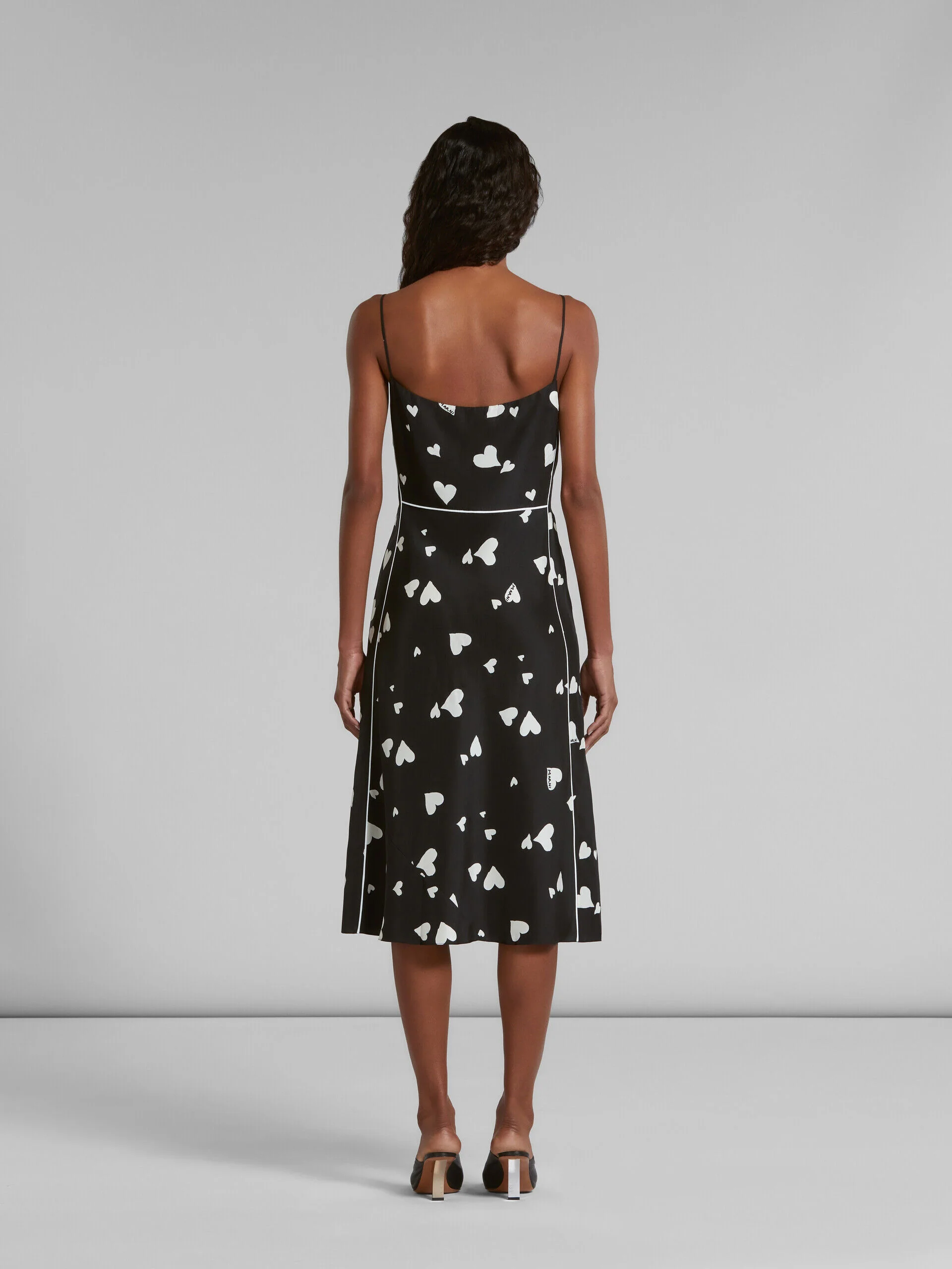 MARNI WOMEN'S BLACK HEART-PRINT SLIP DRESS - Image 3