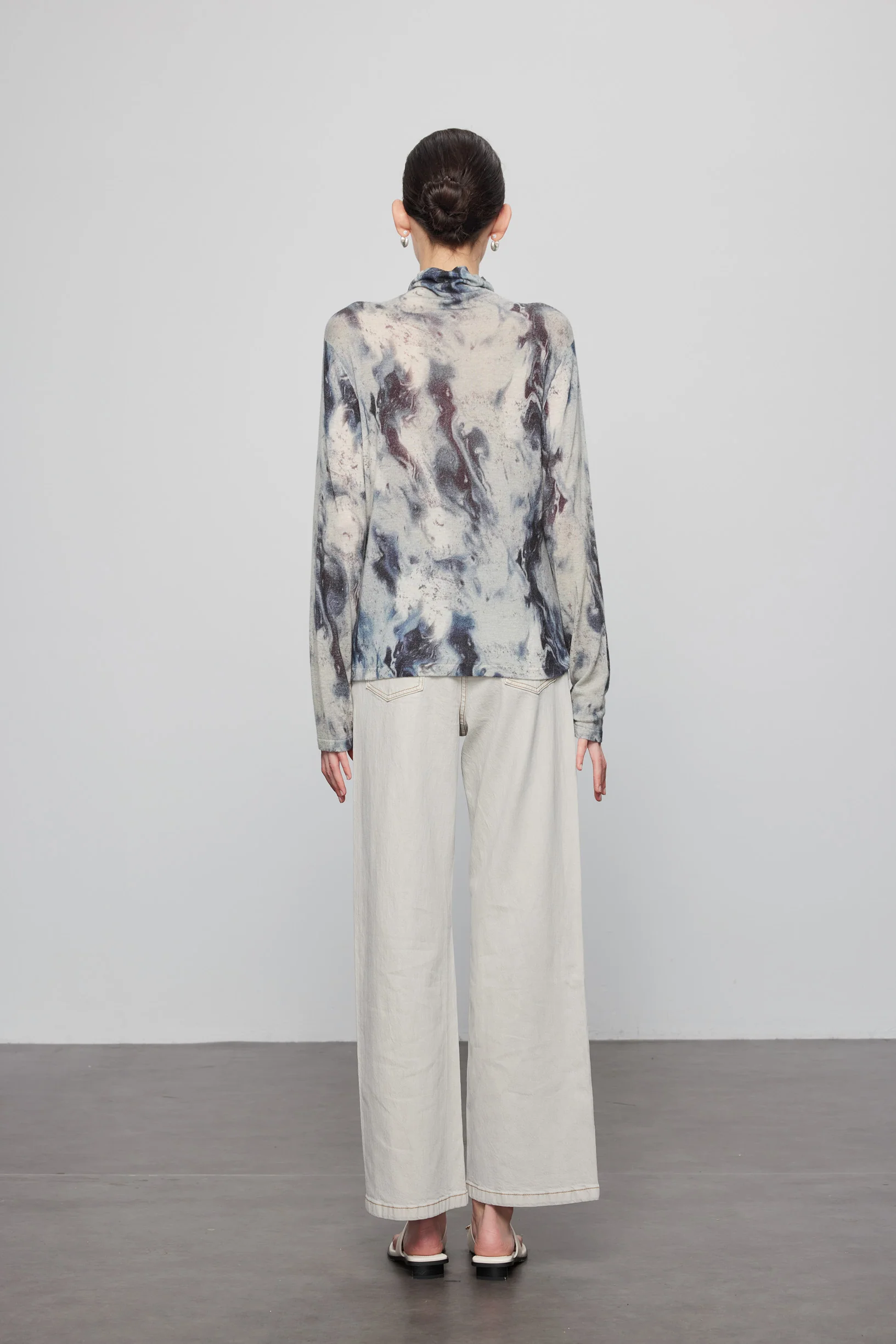 Max Simple Abstract-Print Wool Turtleneck_Ink-Wash - Image 4