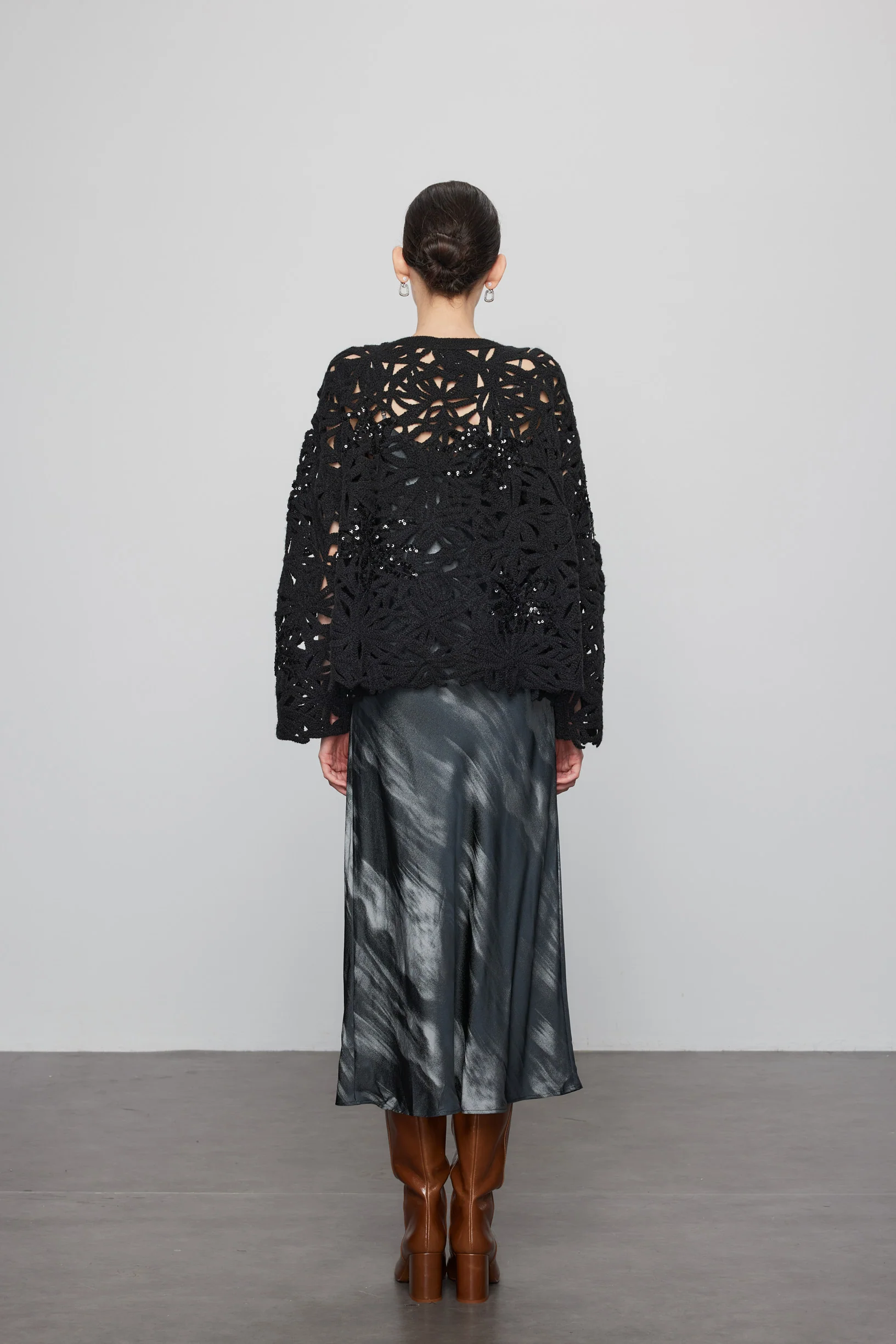 Max Simple Beaded Crochet Cardigan Black - Image 3