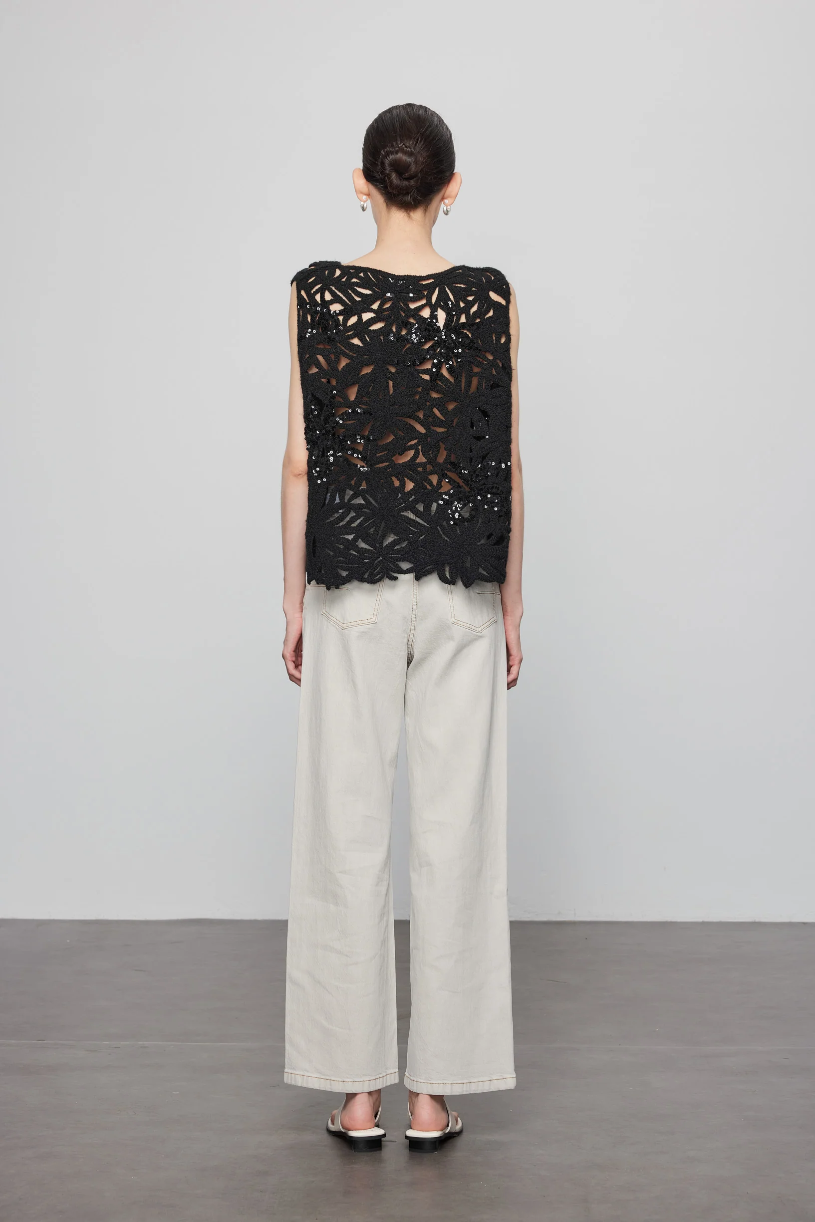 Max Simple Beaded Crochet Vest Black - Image 3