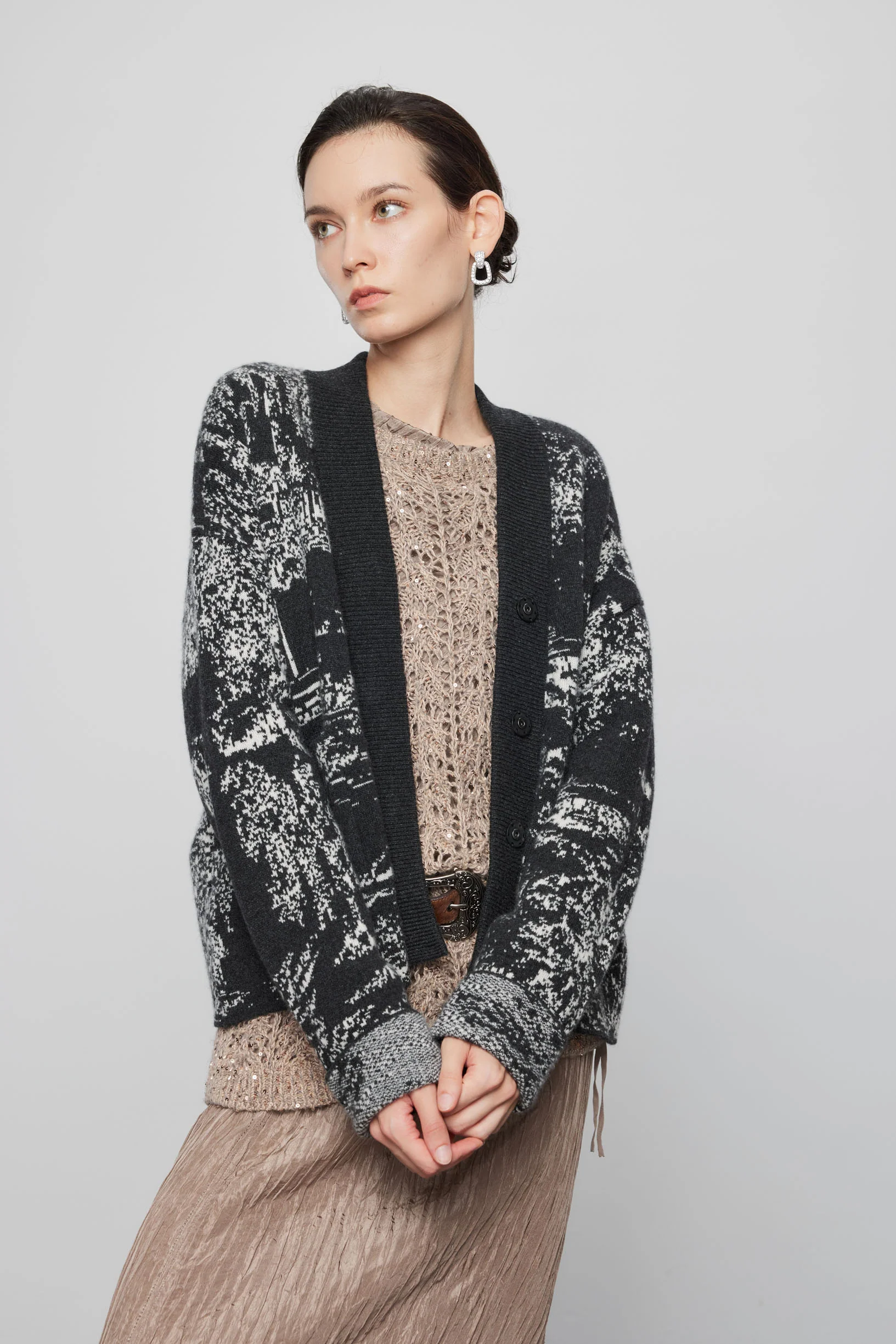Max Simple Casual Cashmere Cardigan_Black - Image 3