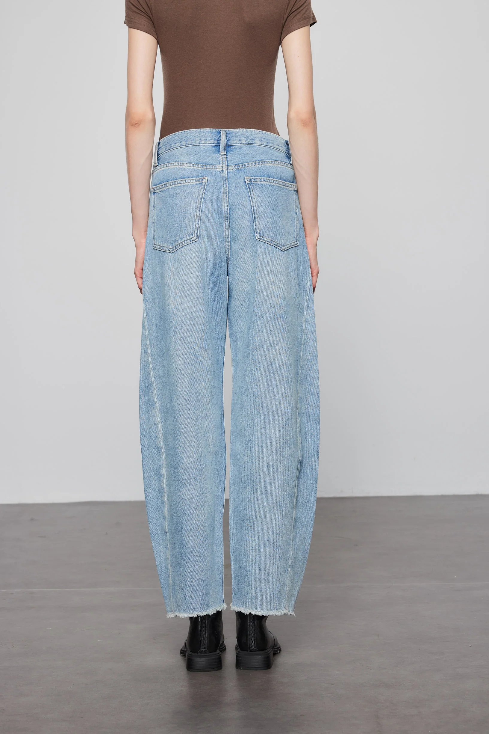 Max Simple Curved Jeans Slate Grey - Image 3