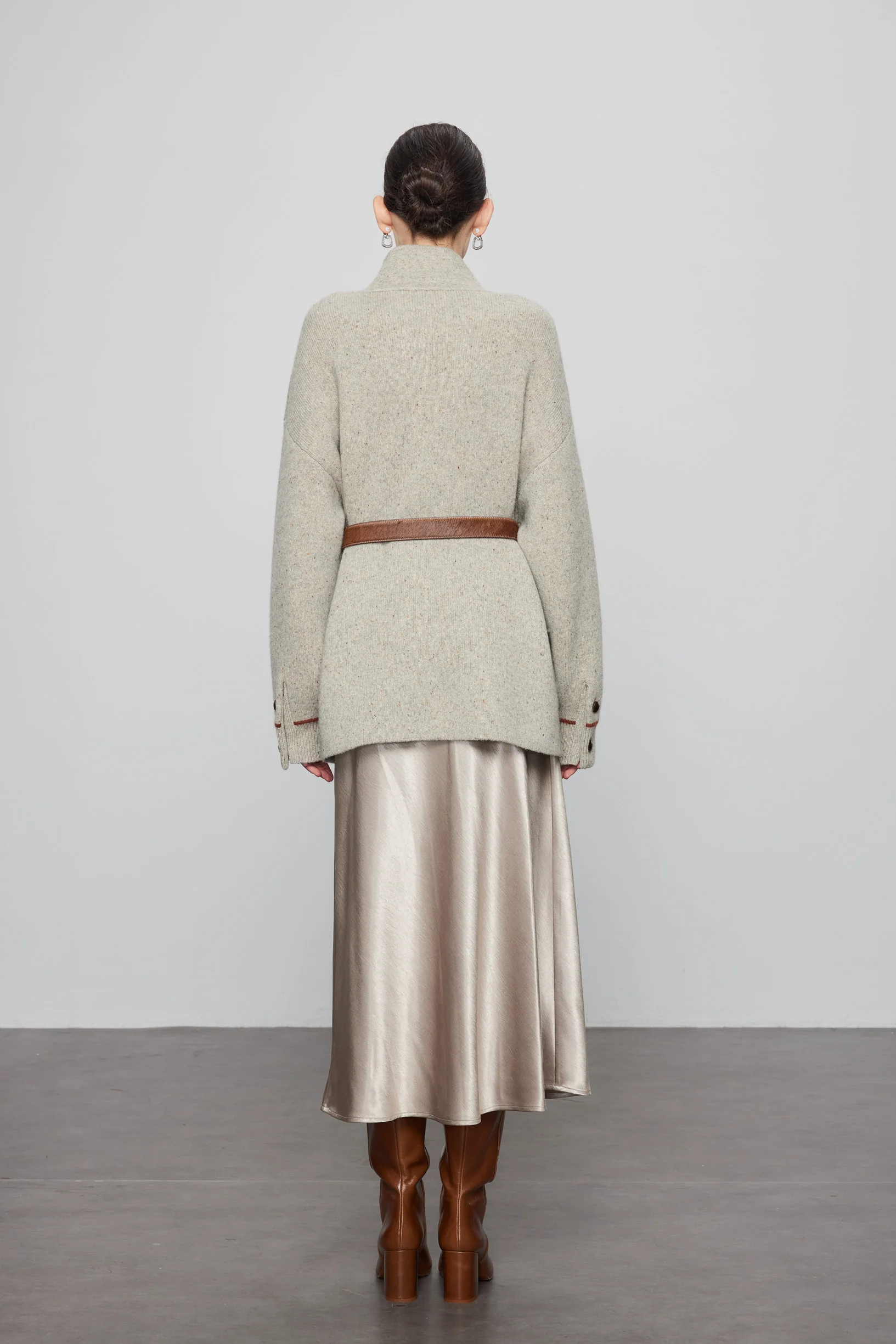 Max Simple Glossy Skirt Khaki - Image 2
