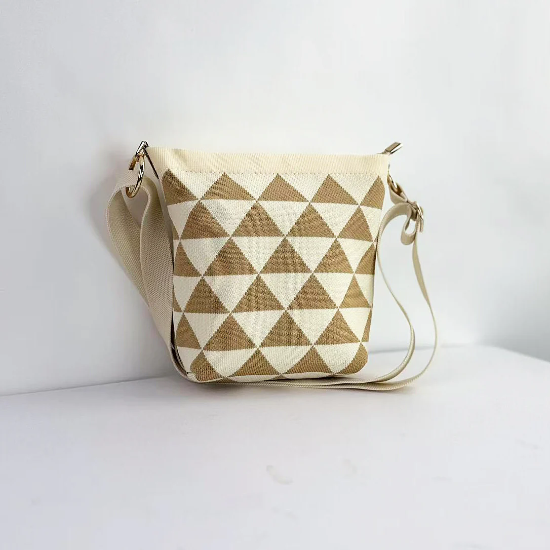 Max Simple Zippered Tote Bag -Beige/White - Image 2