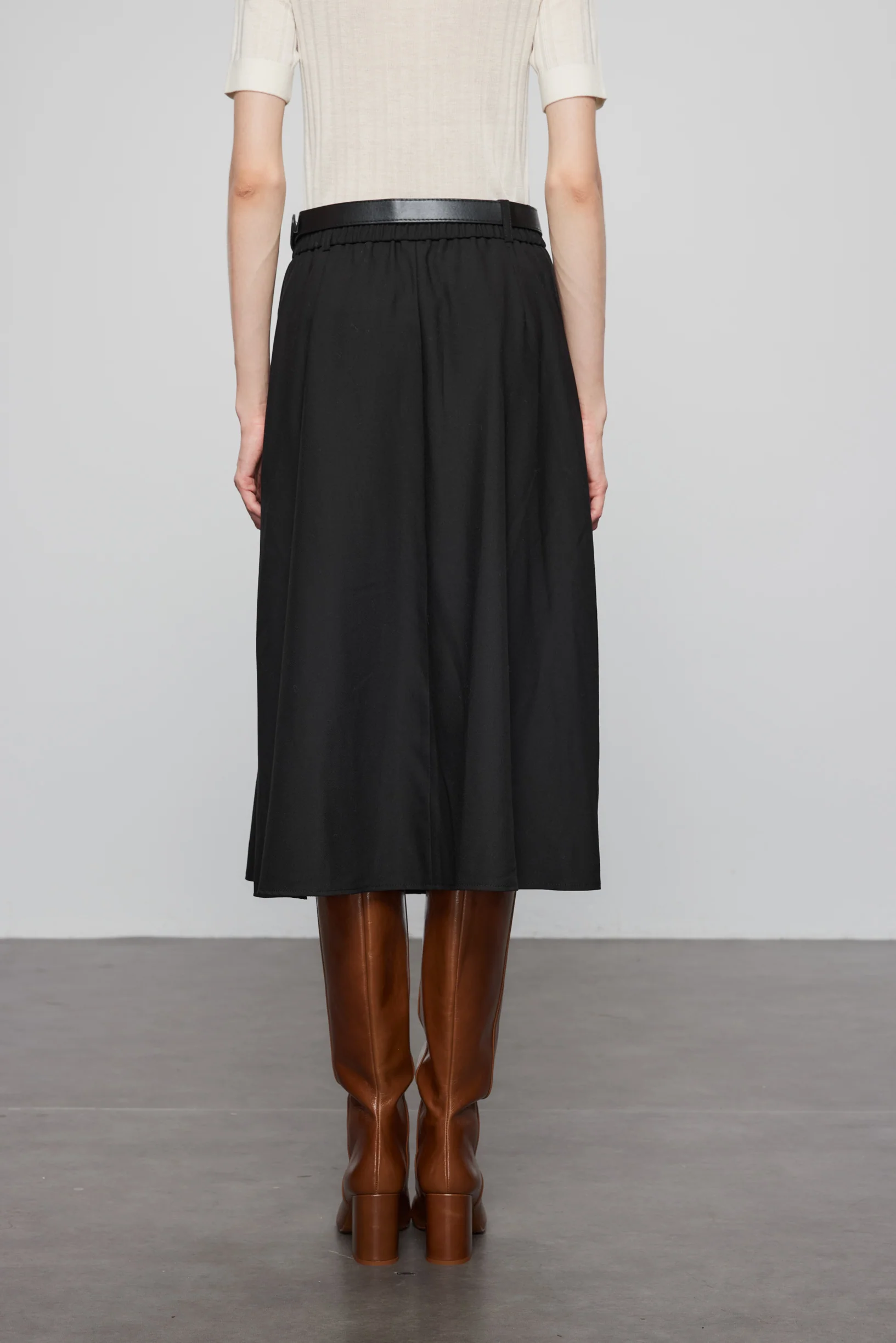 Max Simple Pleated Skirt Black - Image 3
