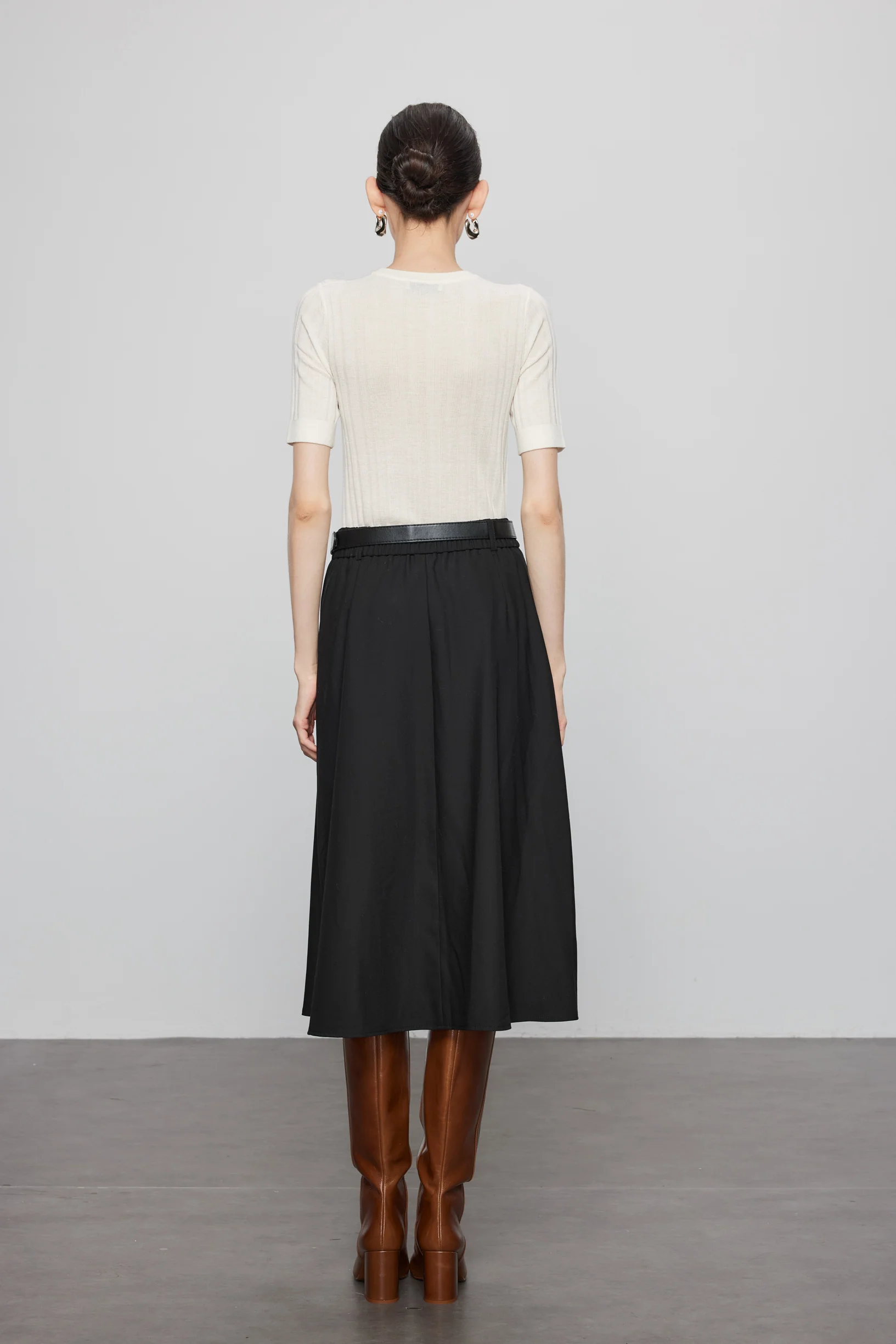 Max Simple Pleated Skirt Black - Image 4