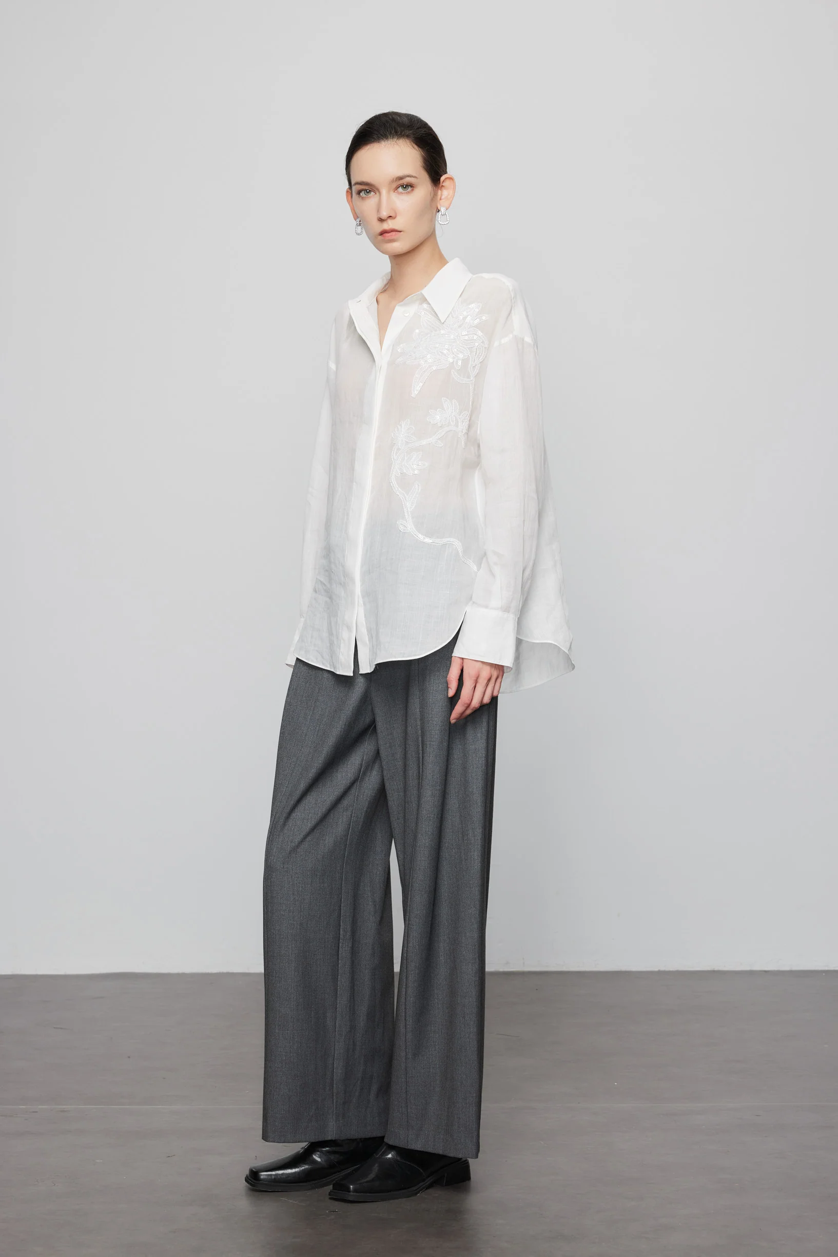 Max Simple Ramie Embroidered Shirt White - Image 4