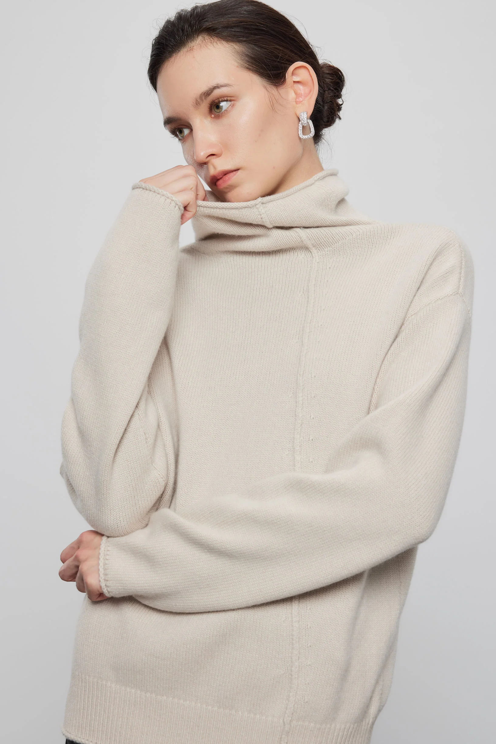 Max Simple Relaxed Turtleneck Cashmere_Oatmeal - Image 3