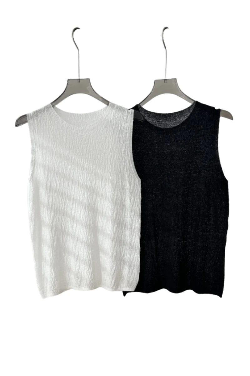Max Simple Solid Textured Vest Black