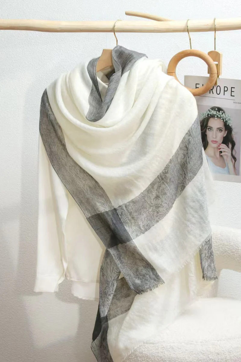 Max Simple Thistle Jacquard Woven Shawl Grey - Image 2
