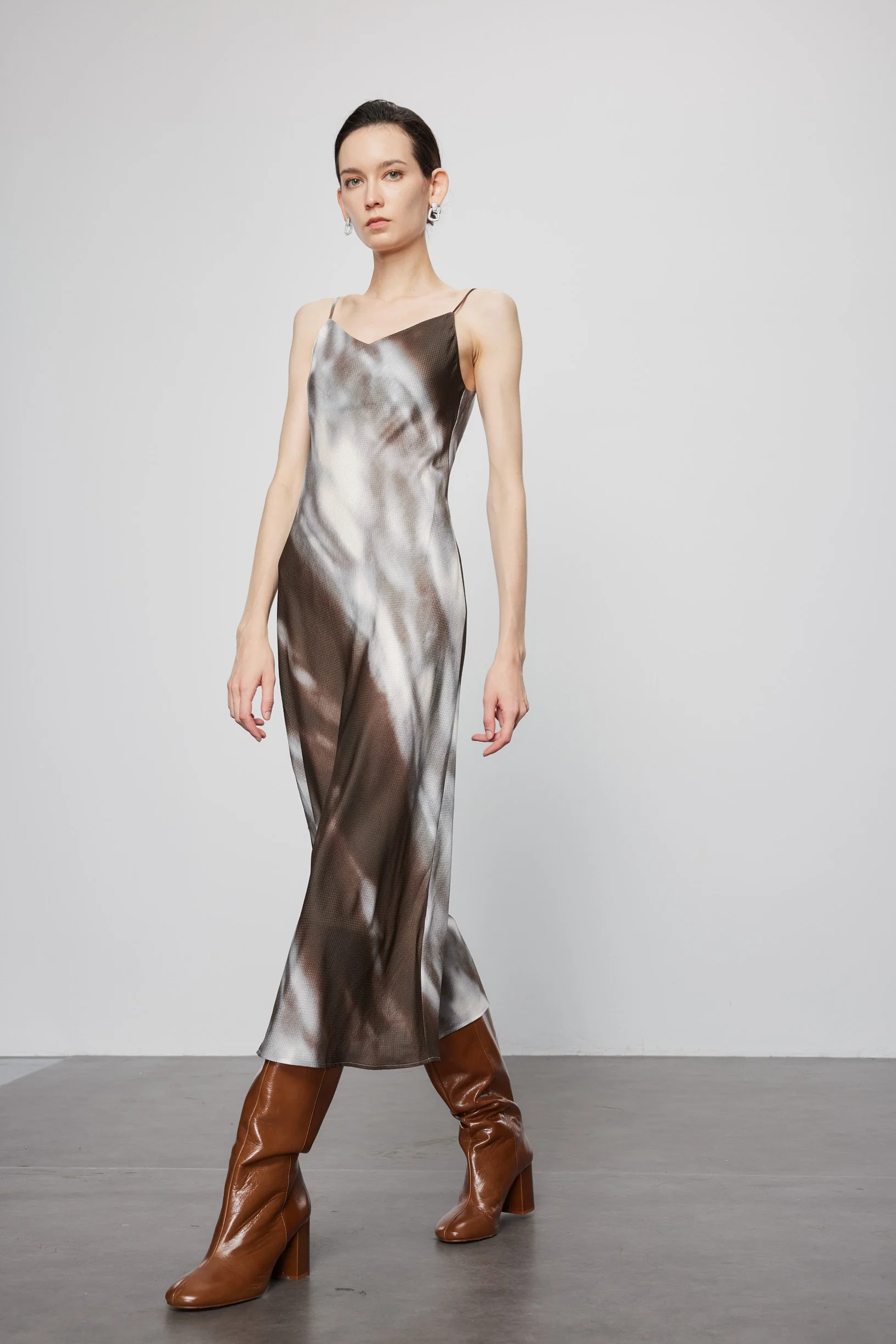Max Simple Tie-Dyed Silk Slip Dress Mocca - Image 2