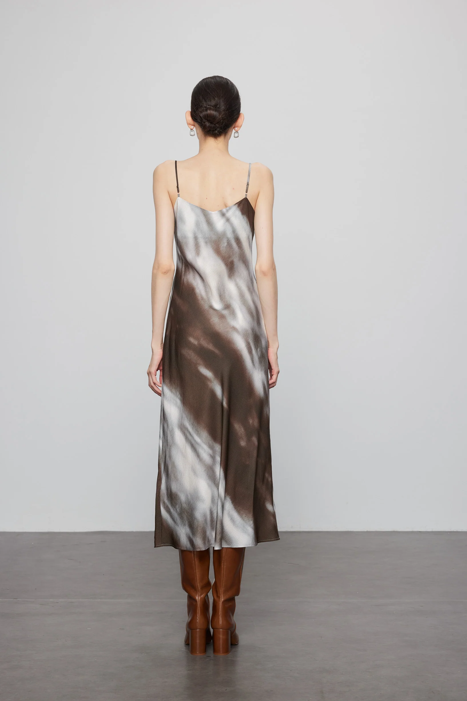 Max Simple Tie-Dyed Silk Slip Dress Mocca - Image 4