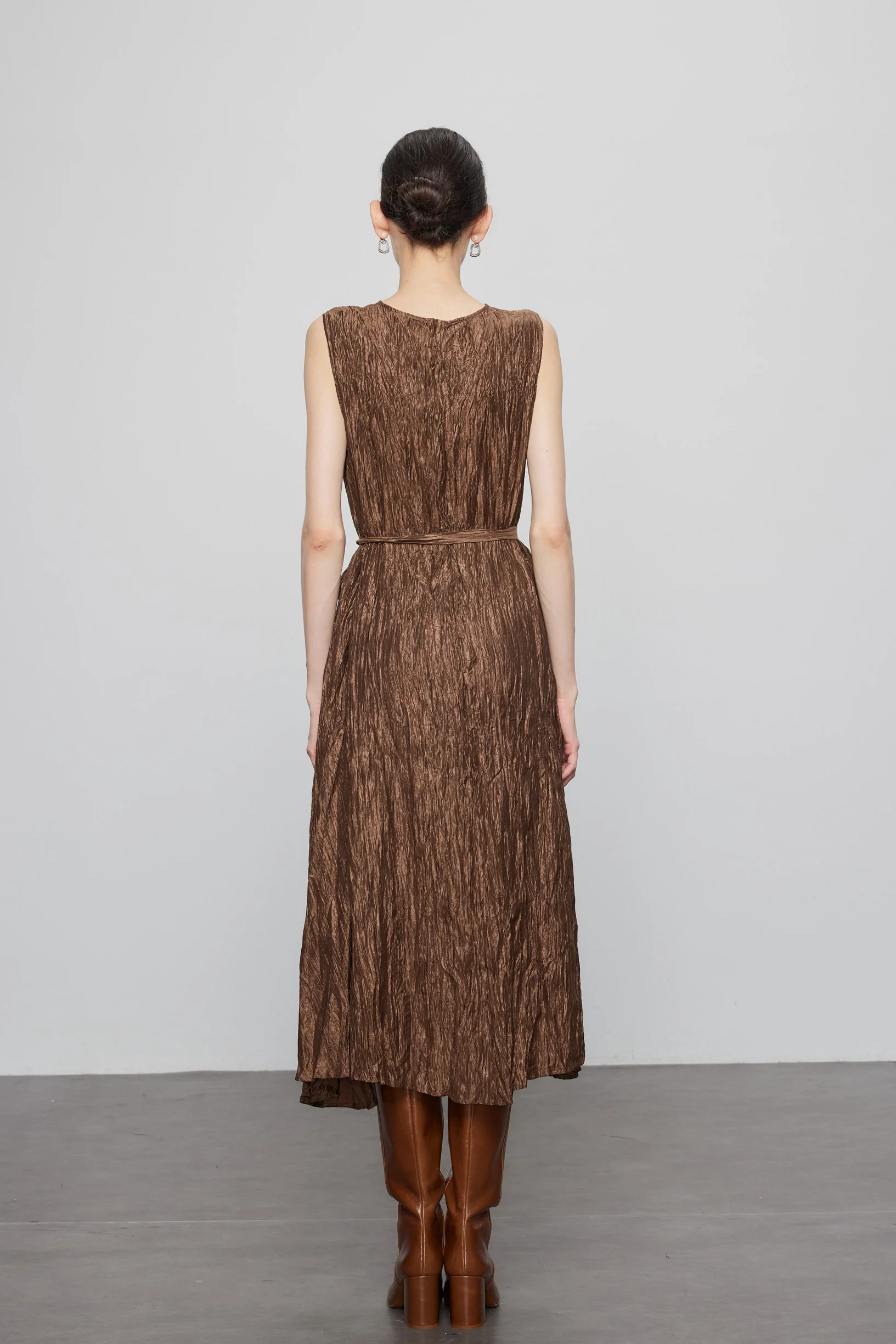 Max Simple V Neck Pleated Belted Sleeveless Dress Brown - Image 3