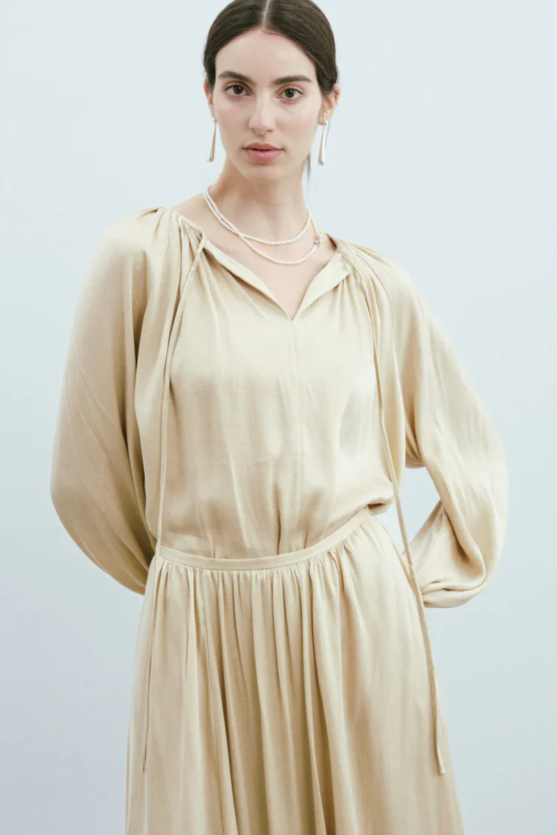 Max Simple V-neck Pleated Shirt Champagne - Image 2