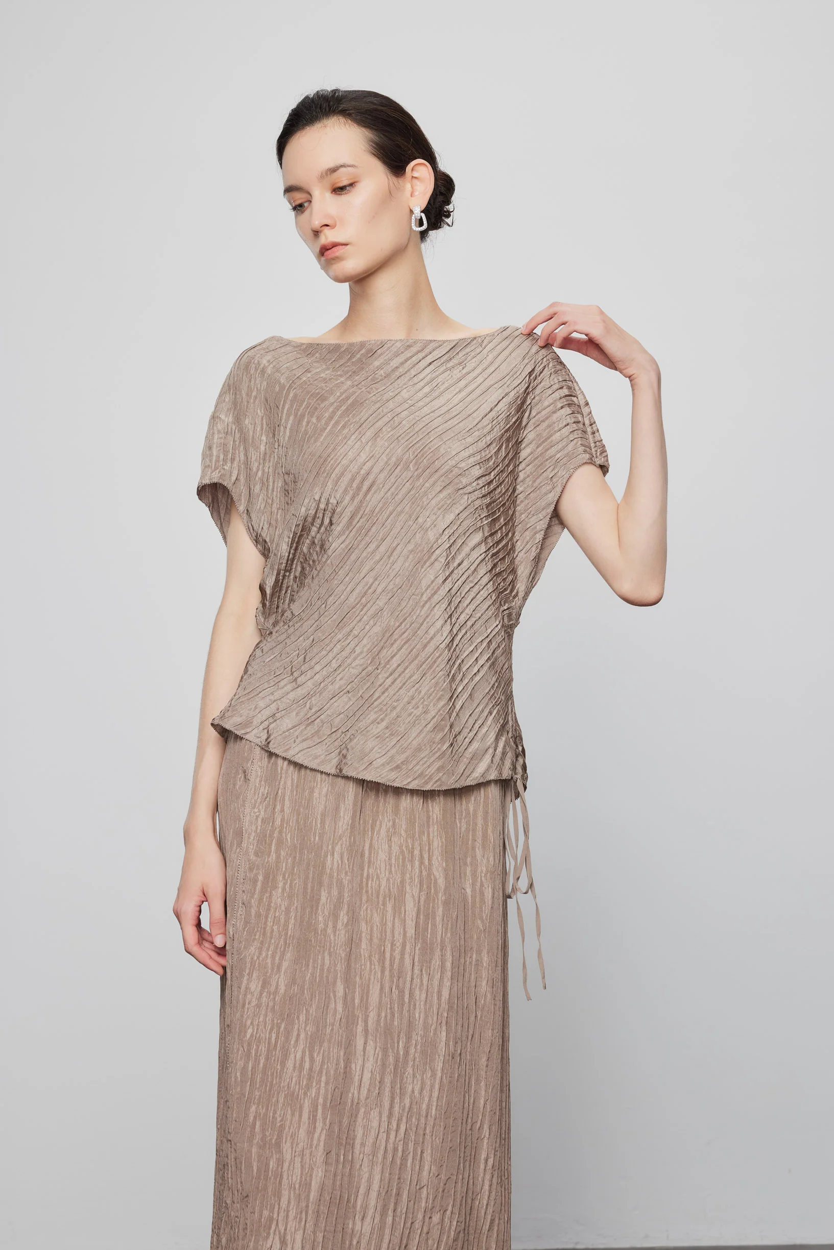 Max Simple Woodgrain Pleated Silk Top Champagne - Image 3
