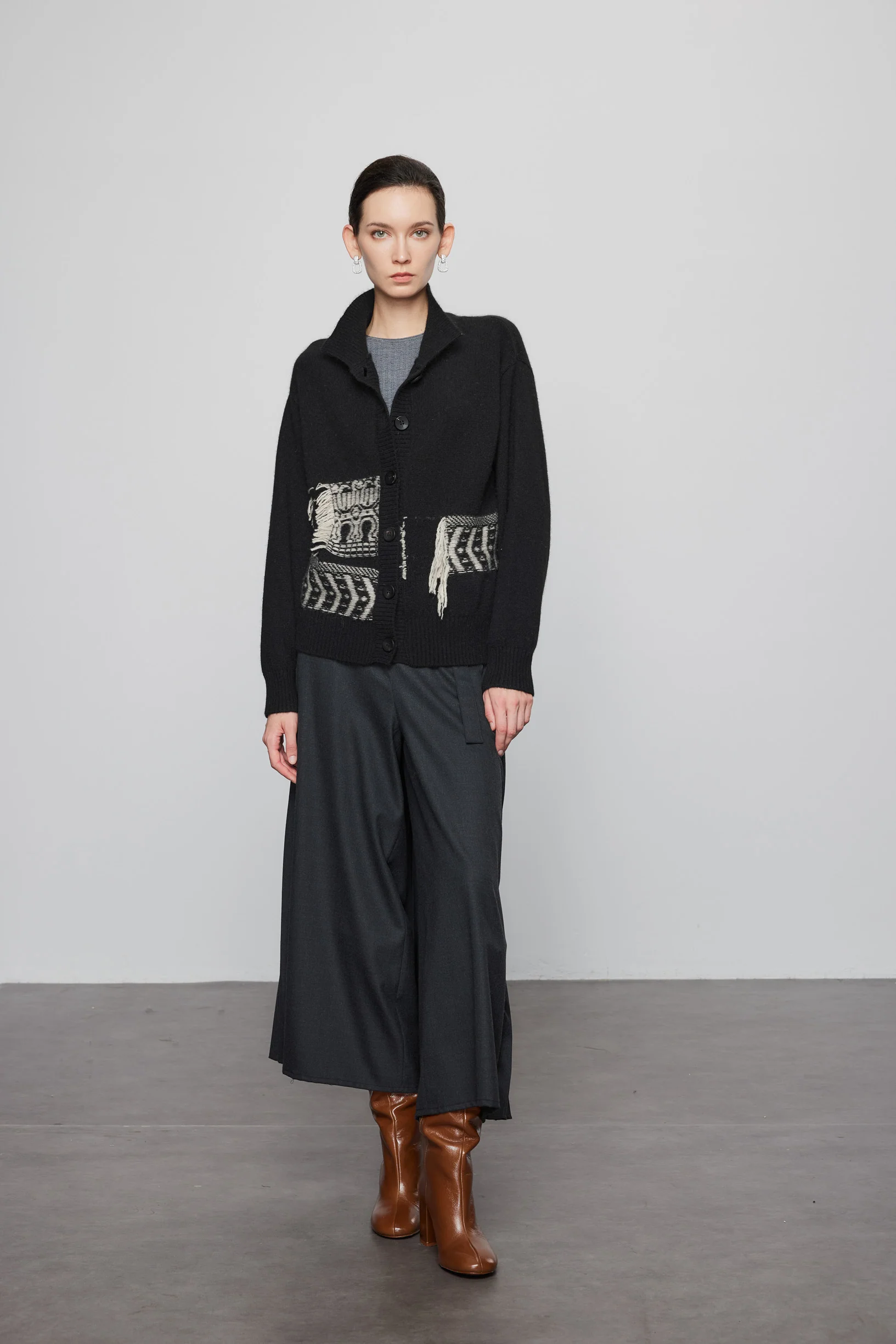 Max Simple Wool-Yak Blend Fringe Sweater_Black - Image 2