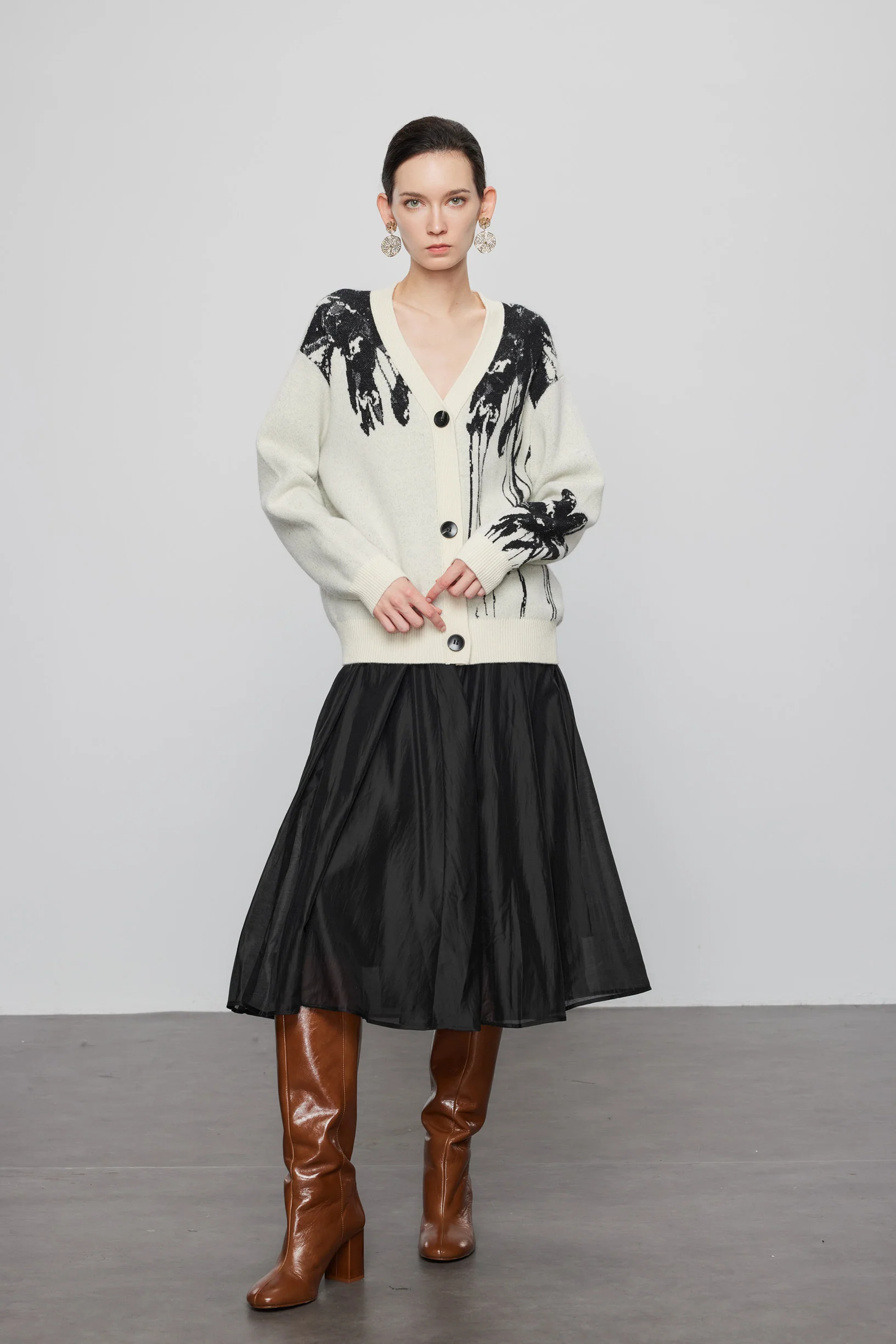 Max Simple Wool-Yak Blend Jacquard Cardigan_Black And White - Image 2
